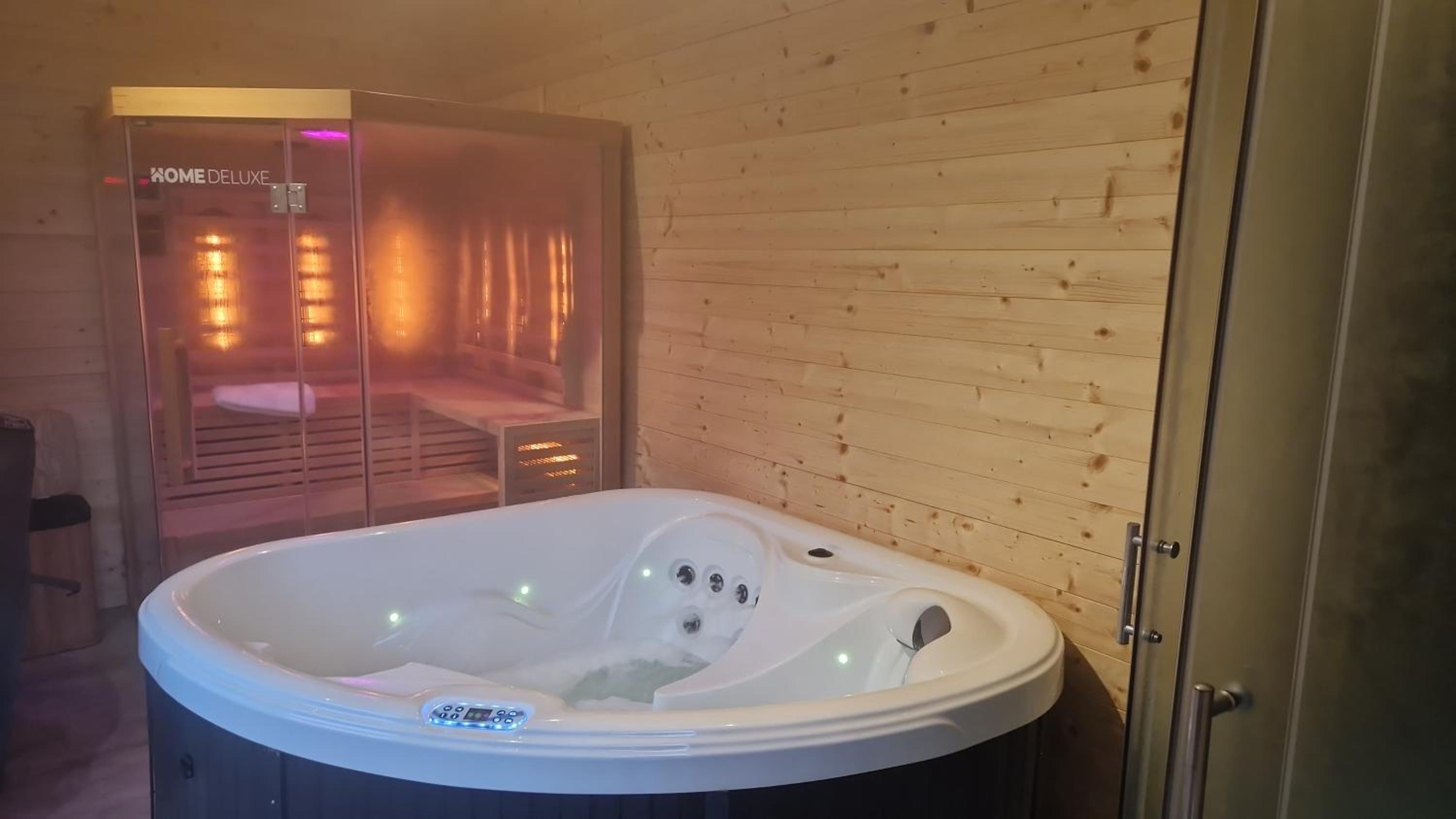 Deluxe Double Room with Shower - Photo 27
