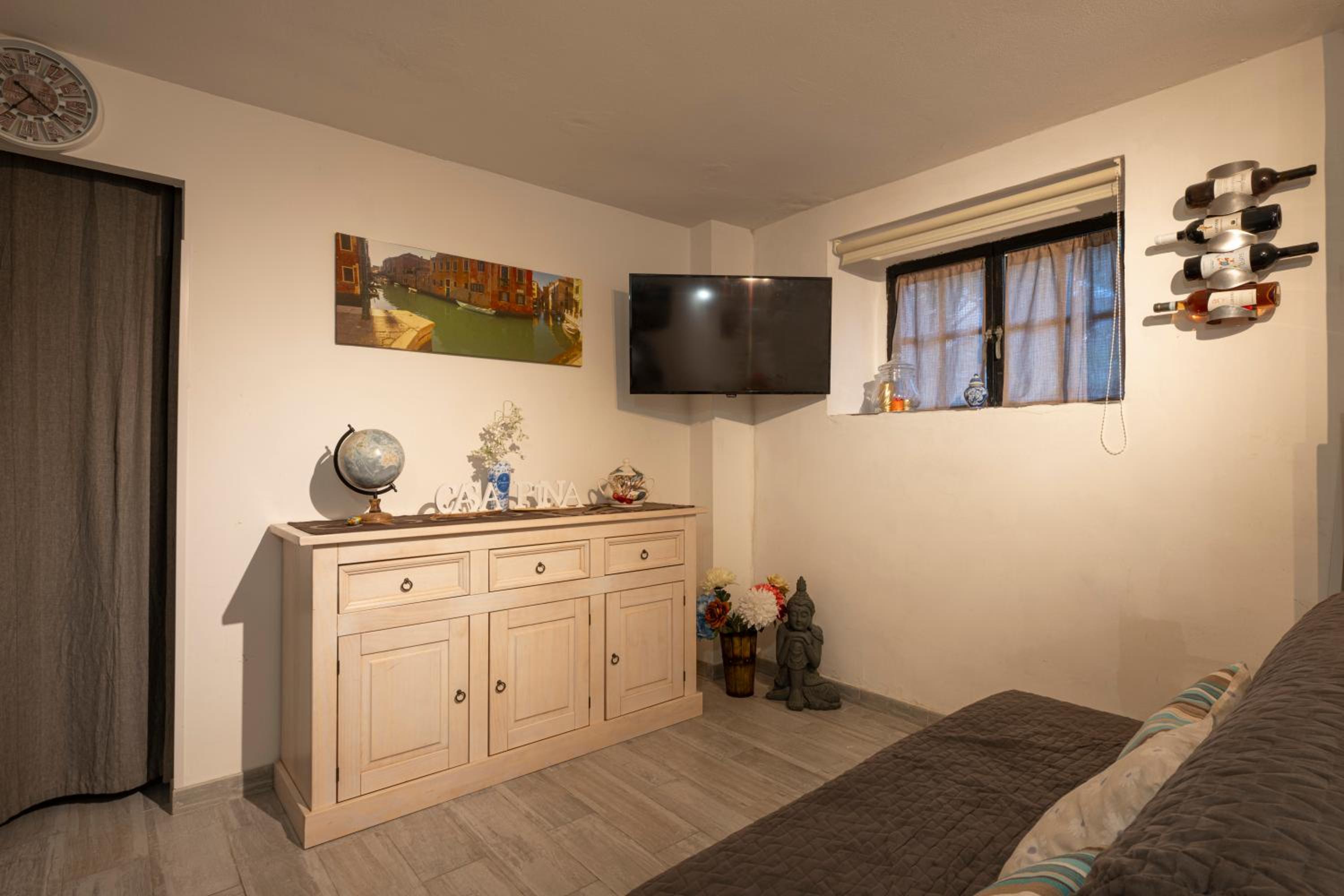 One-Bedroom Apartment photo 3