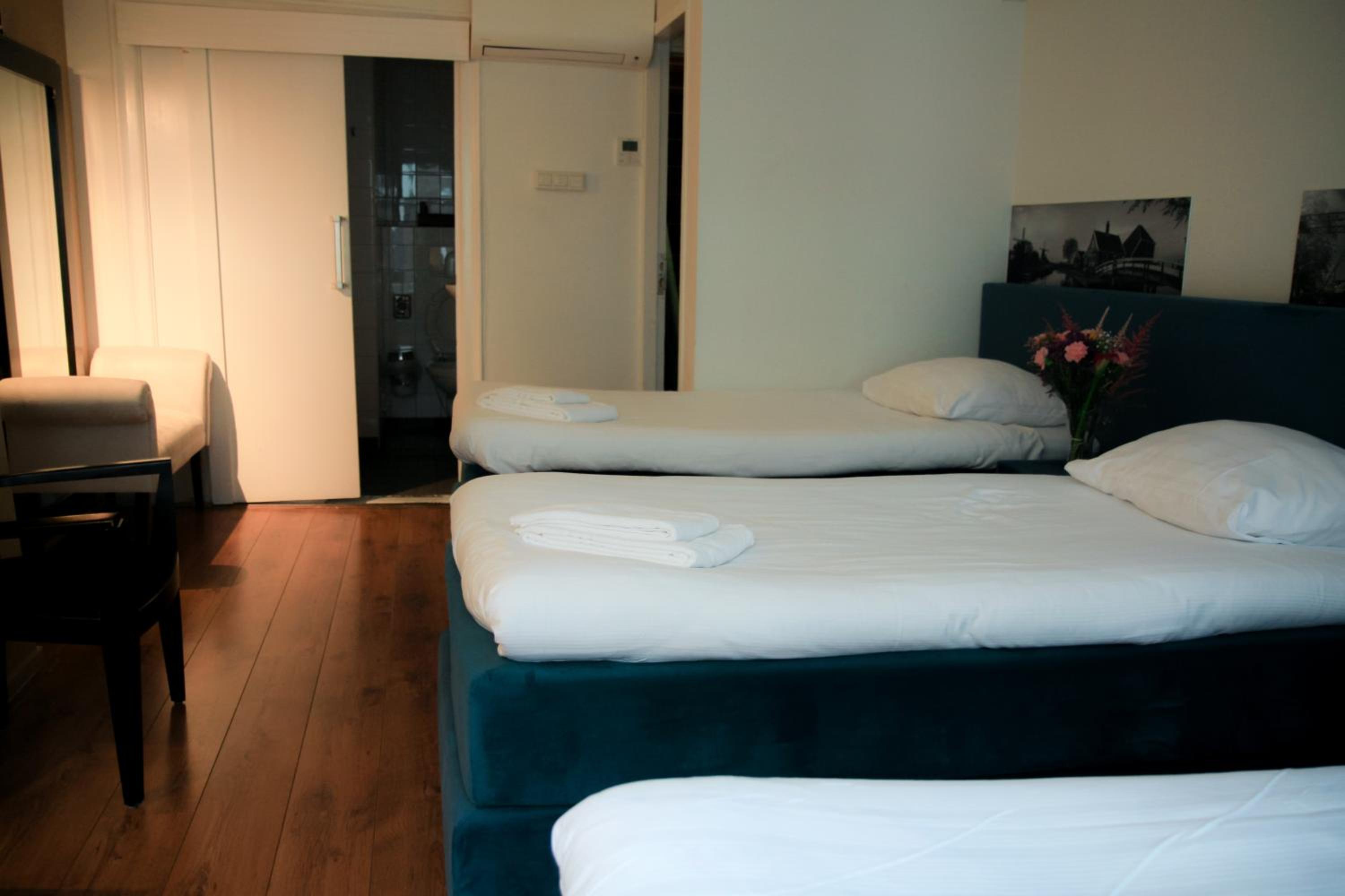 Comfort Triple Room with Shower photo 1