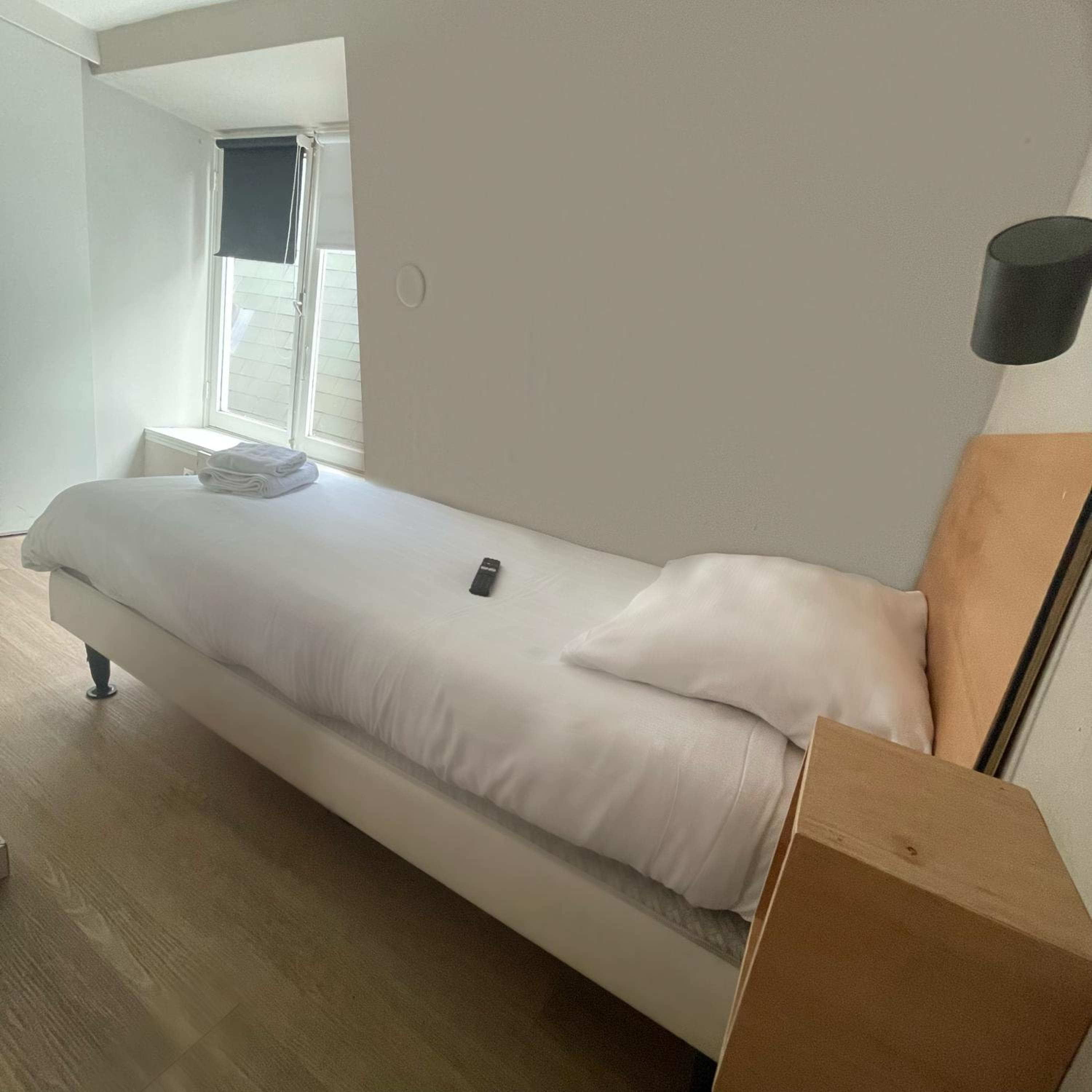 Single Room with Private Bathroom photo 1