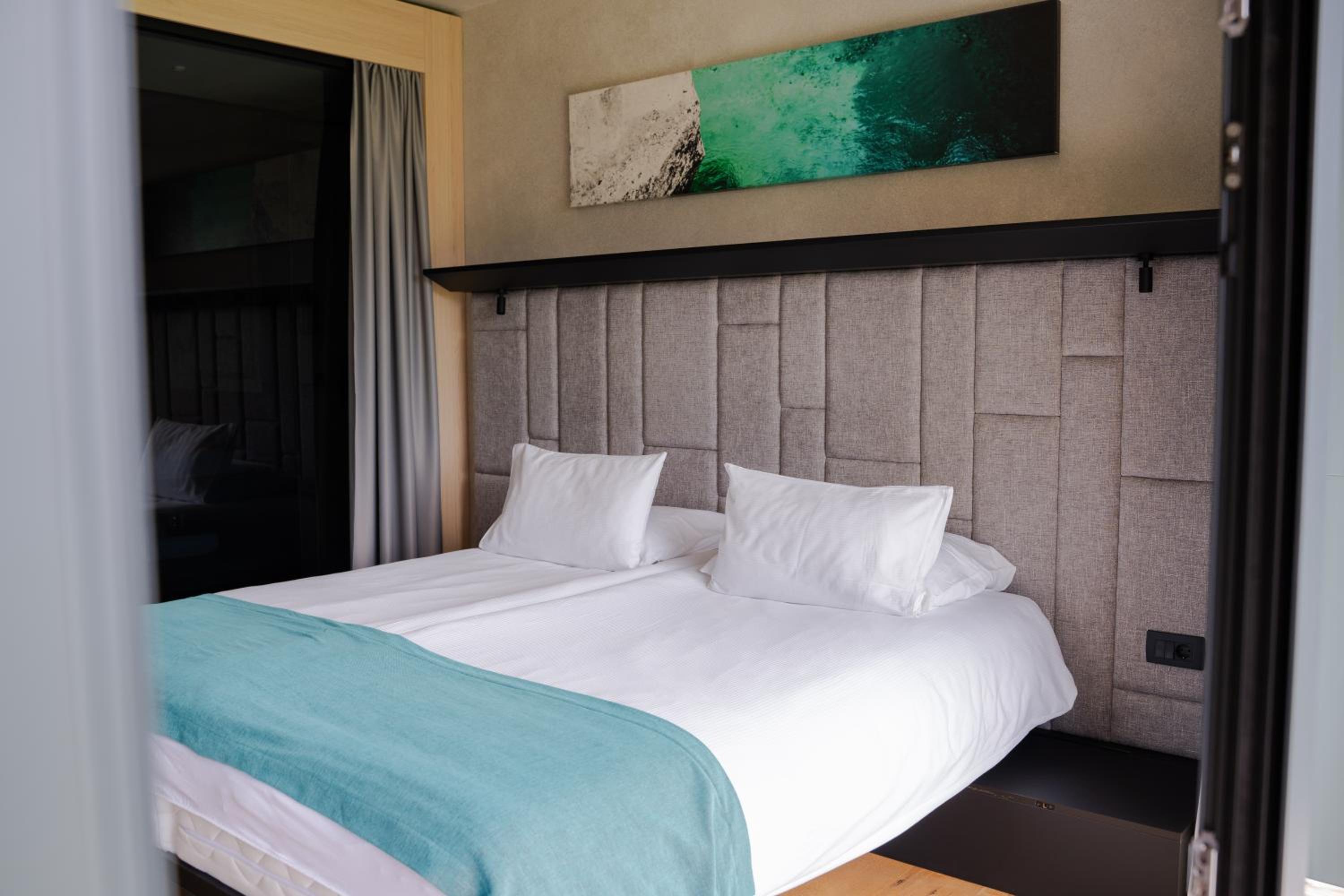 Deluxe Double Room - Photo 8