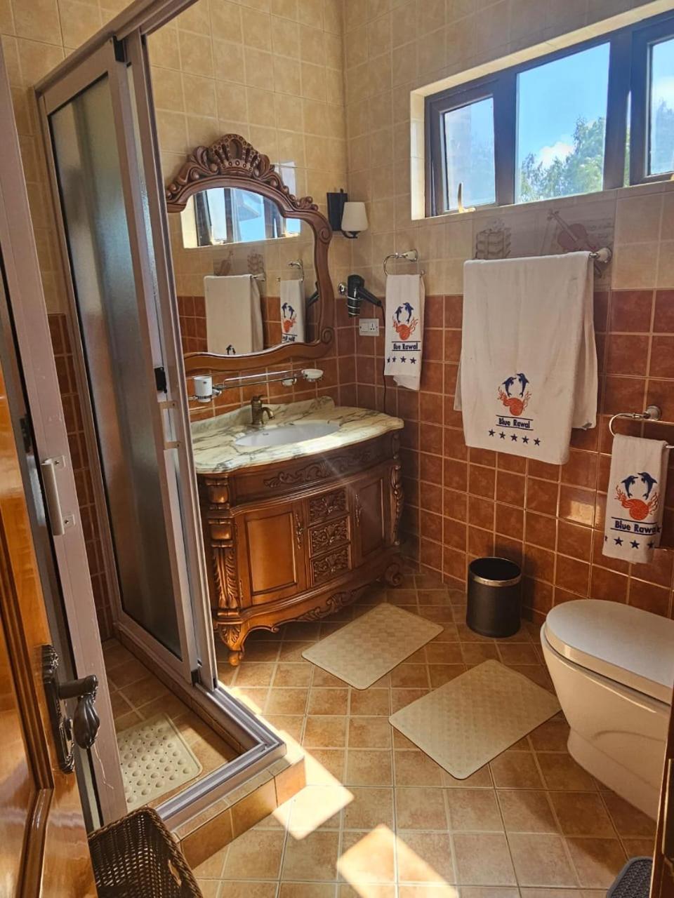 Three-Bedroom Apartment with Balcony photo 3