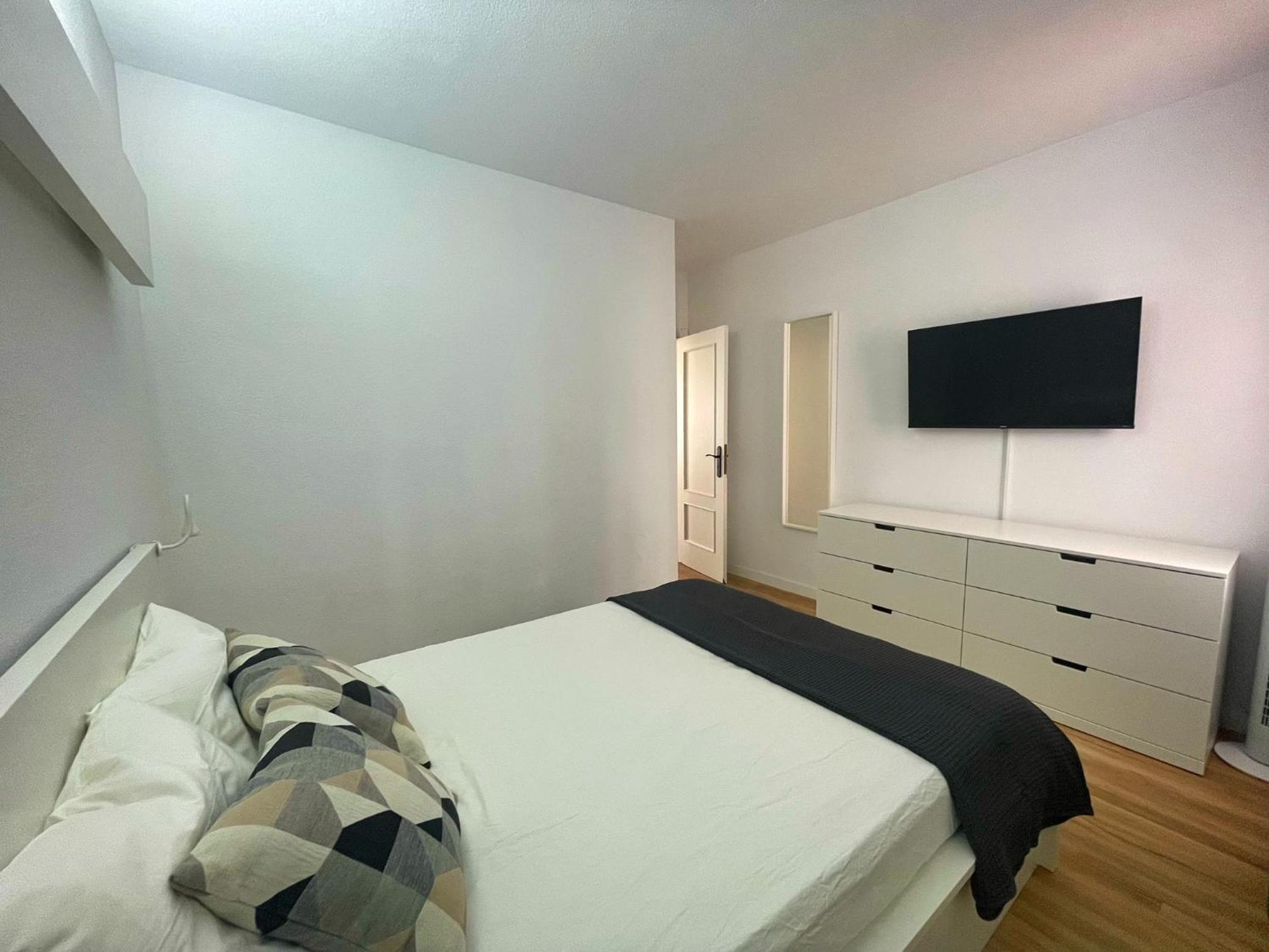 One-Bedroom Apartment photo 2