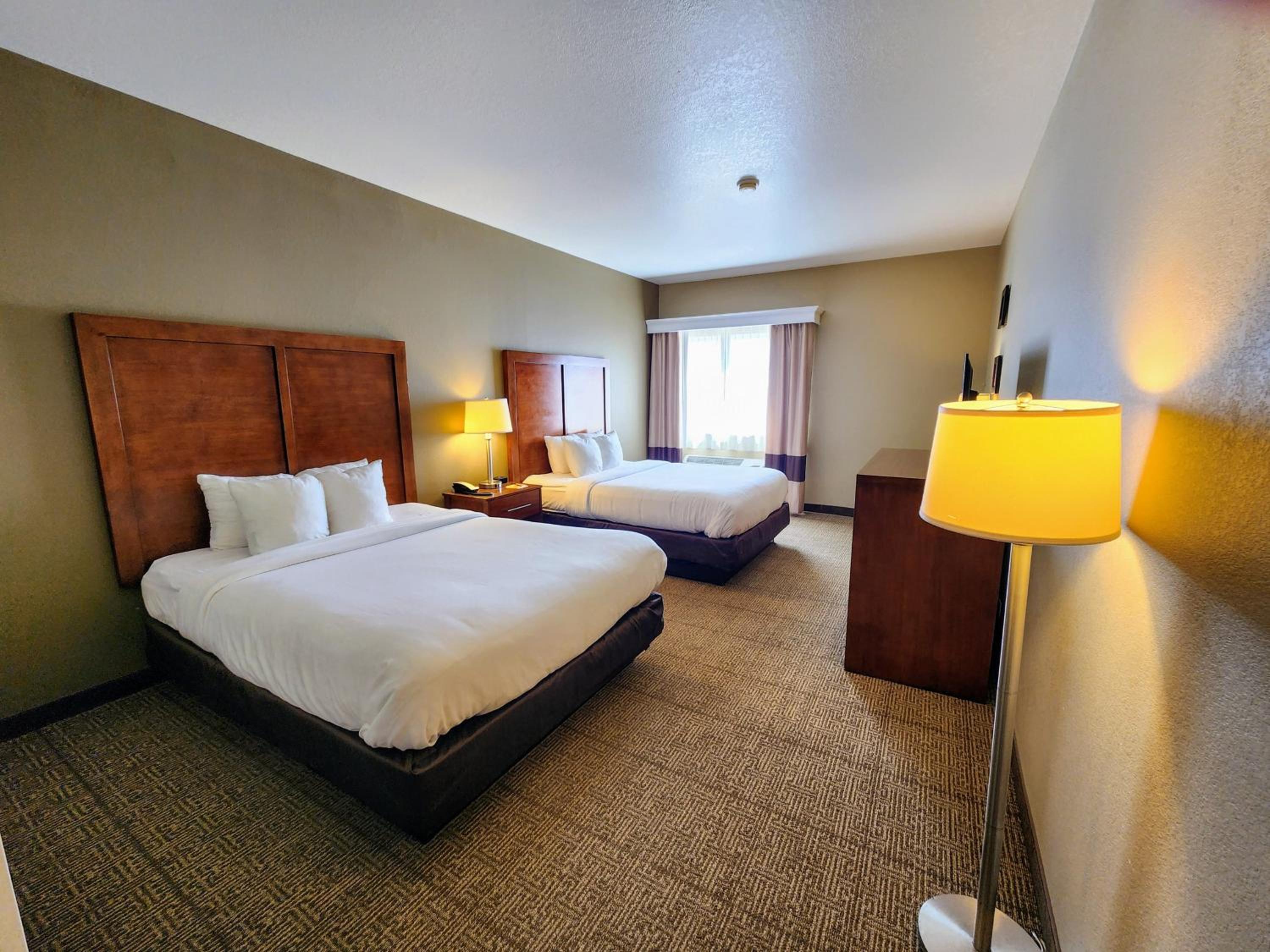Queen Room with Two Queen Beds - Non-Smoking - Photo 1