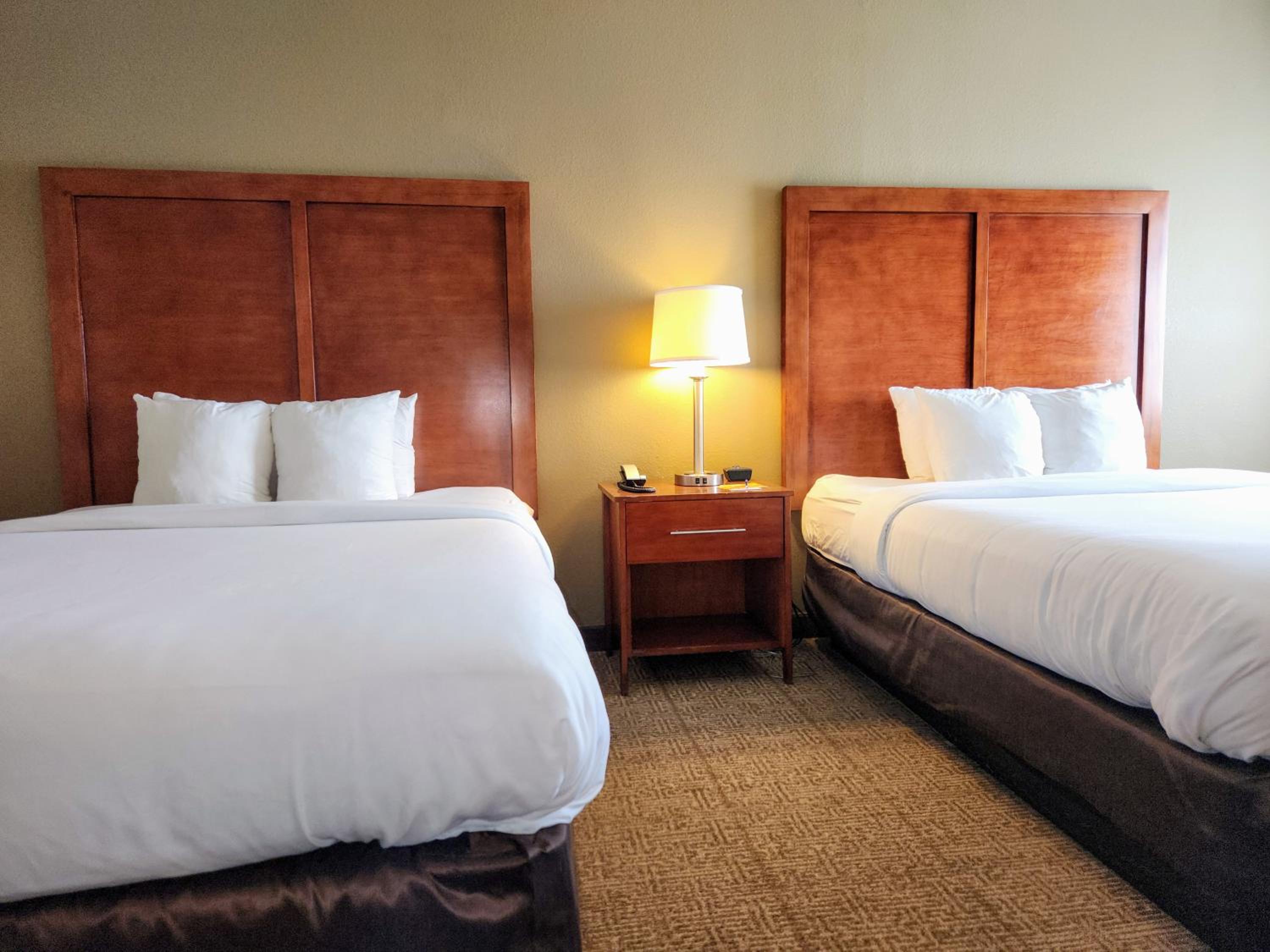 Queen Room with Two Queen Beds - Non-Smoking - Photo 3