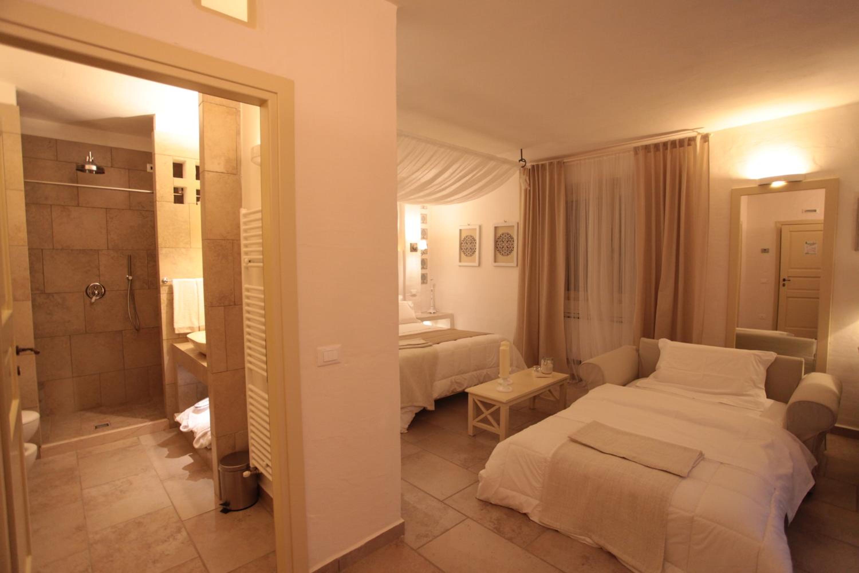 Deluxe Quadruple Room with Private Terrace - Photo 9