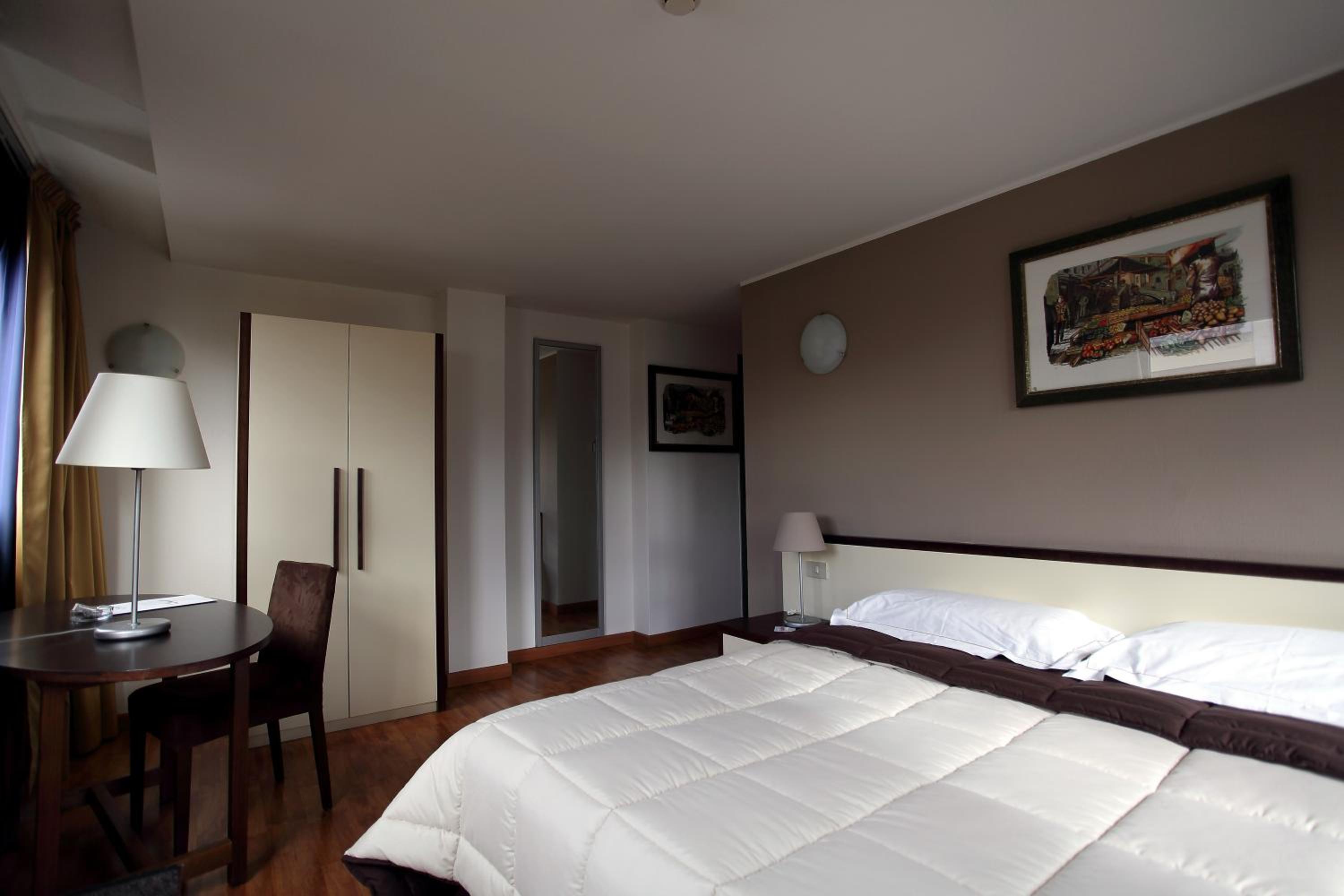 Standard Triple Room - Photo 6