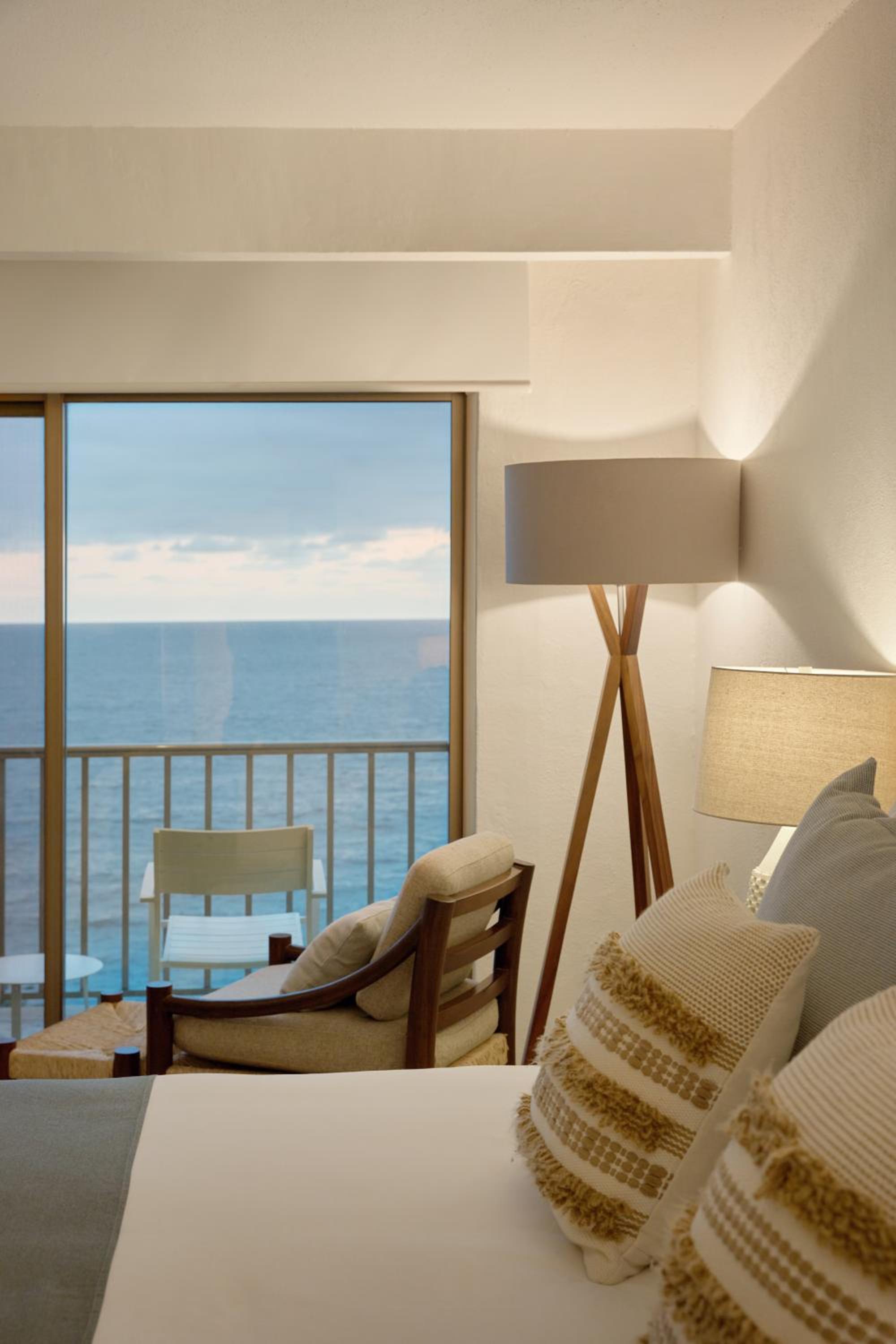 Deluxe Room King - Photo 4
