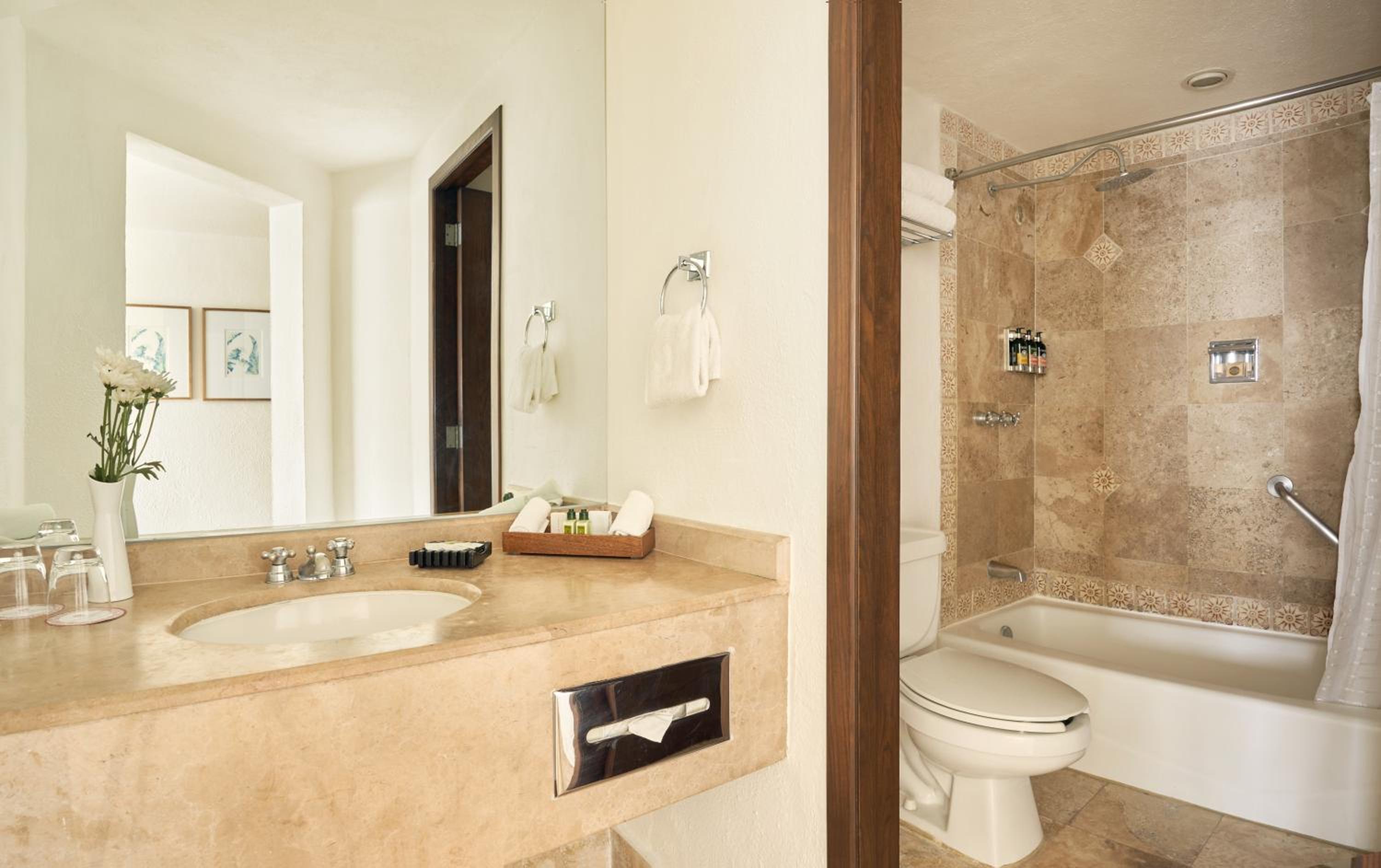 Deluxe Room King - Photo 2