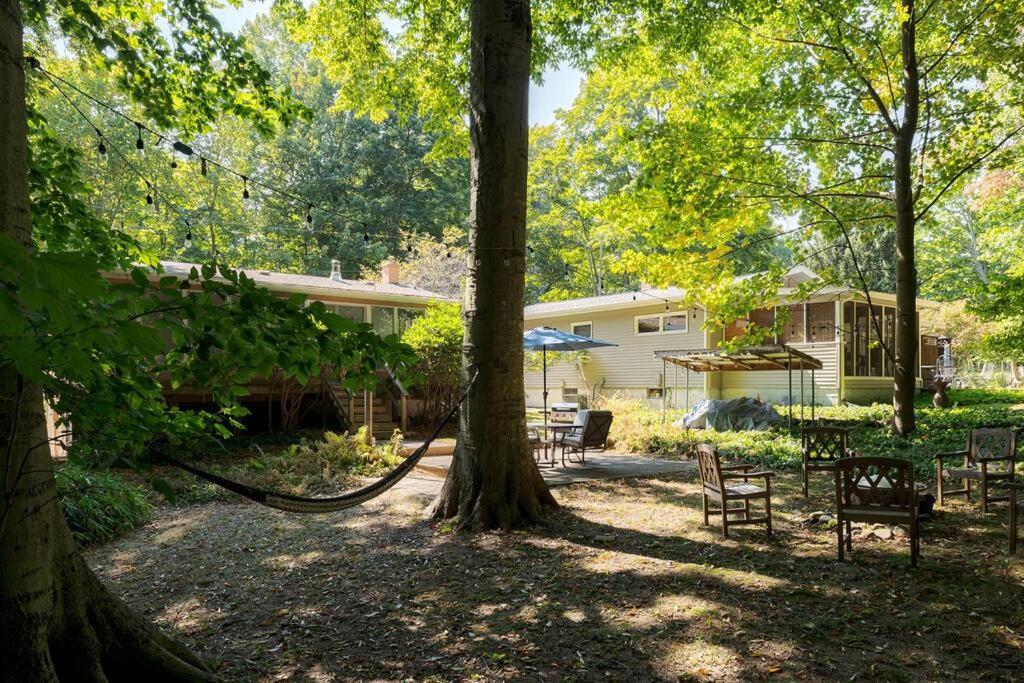 Three-Bedroom House photo 2