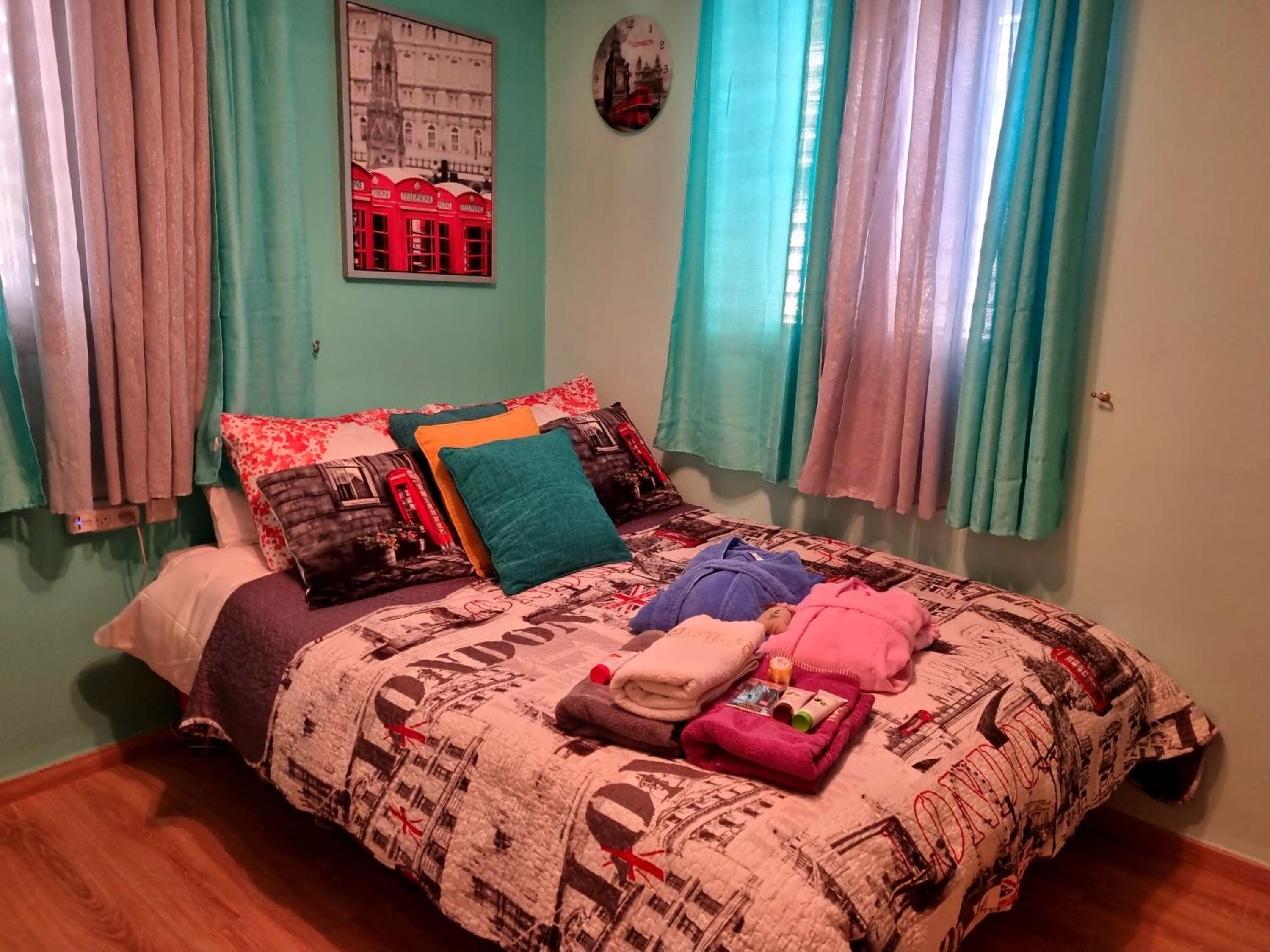 One-Bedroom Apartment photo 1