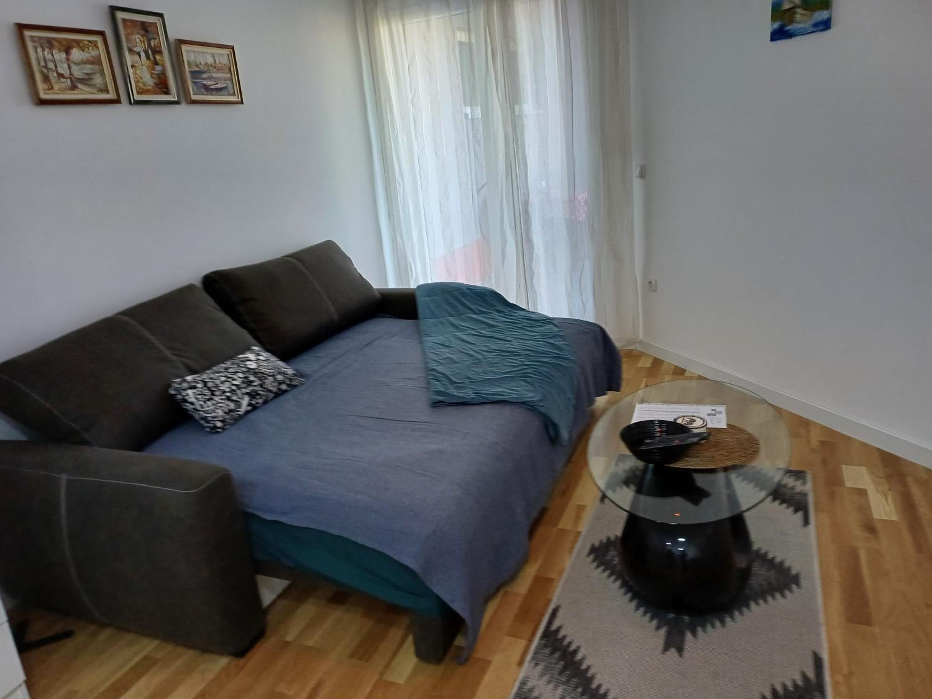 One-Bedroom Apartment photo 1