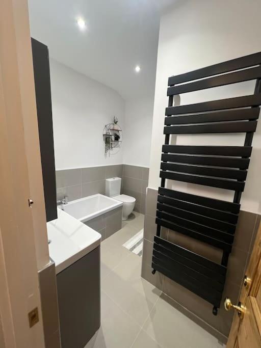 Four-Bedroom House photo 2