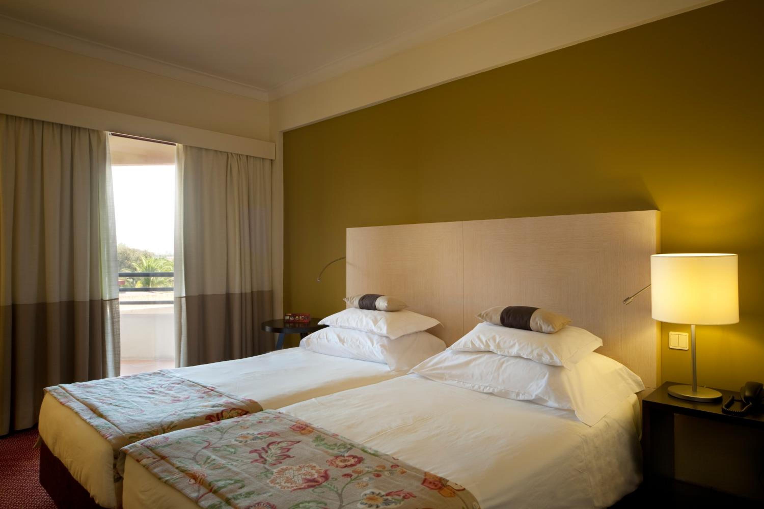 Classic Twin Room - Photo 4