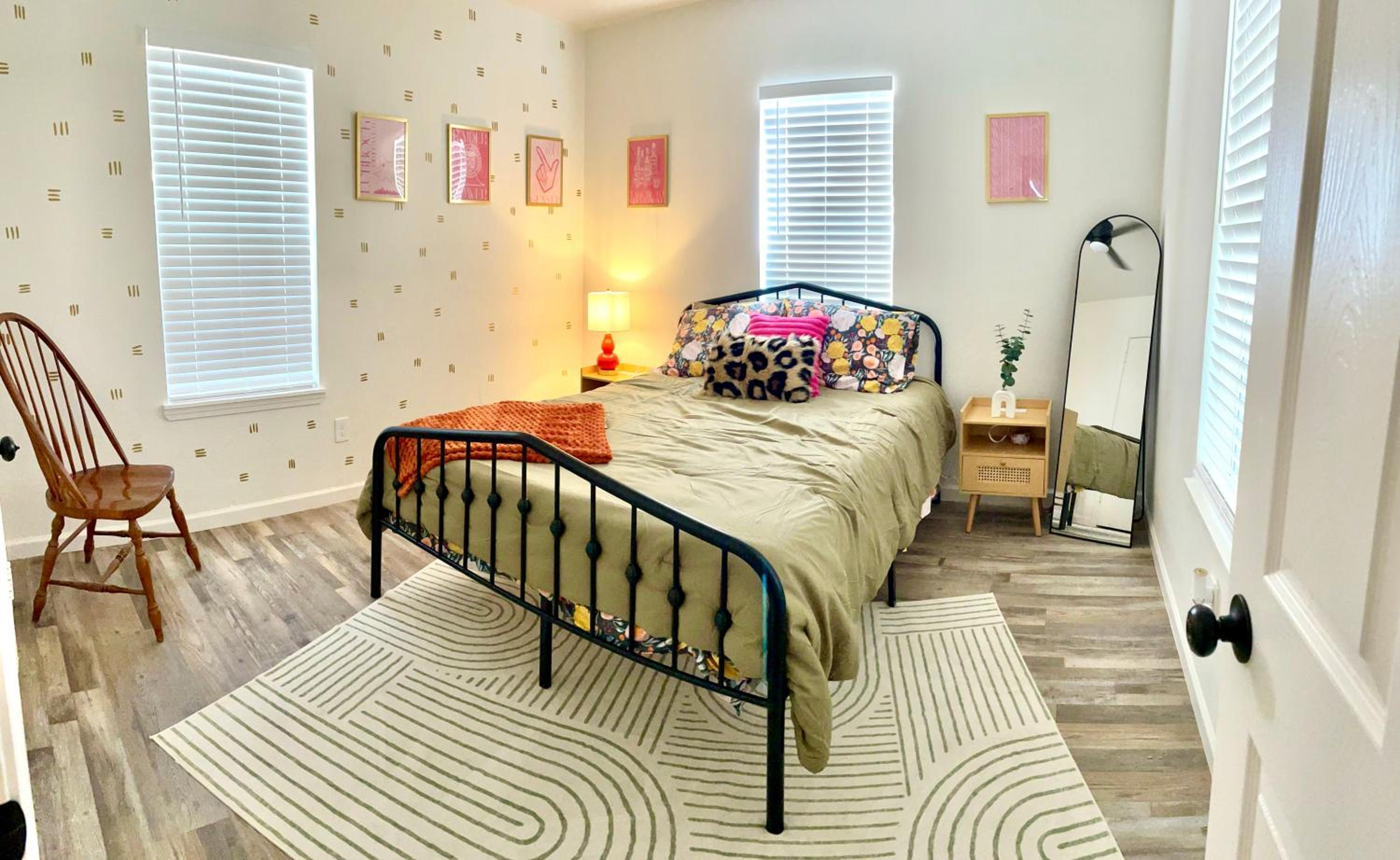 Three-Bedroom House photo 3