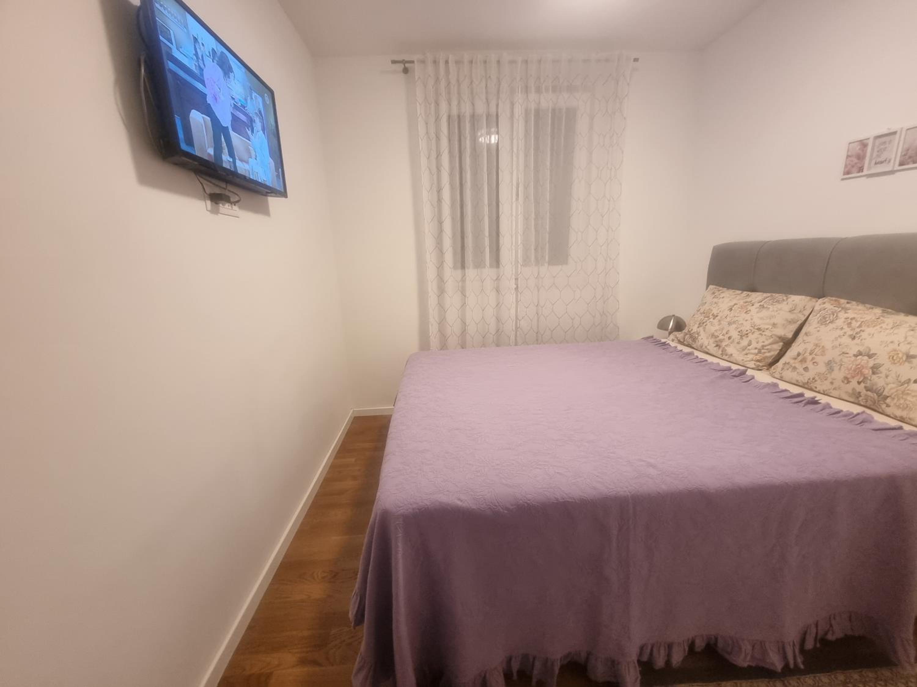 One-Bedroom Apartment - Photo 32