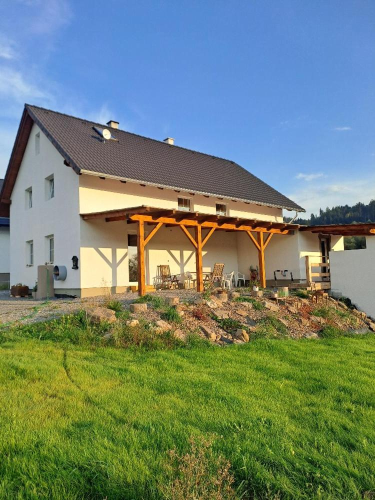 Three-Bedroom House photo 3
