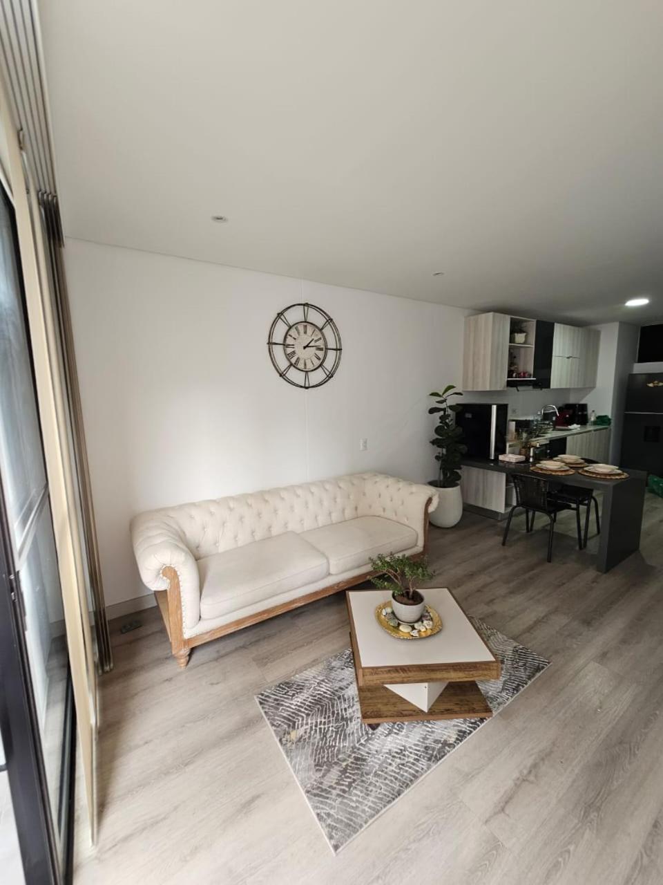 One-Bedroom Apartment photo 1