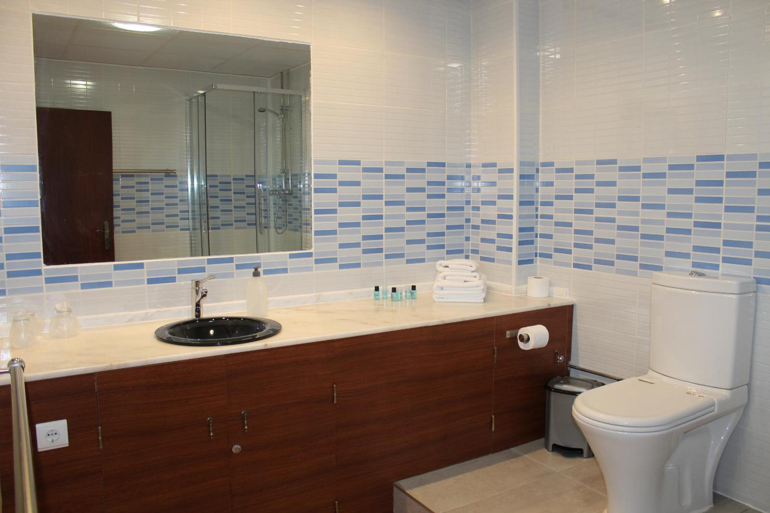 Family Room with Bathroom photo 2