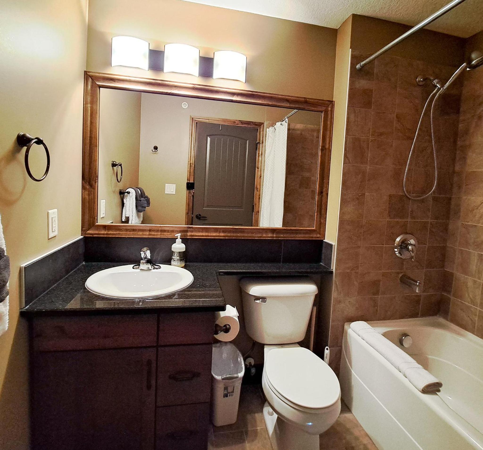 Two-Bedroom Apartment with Balcony photo 2
