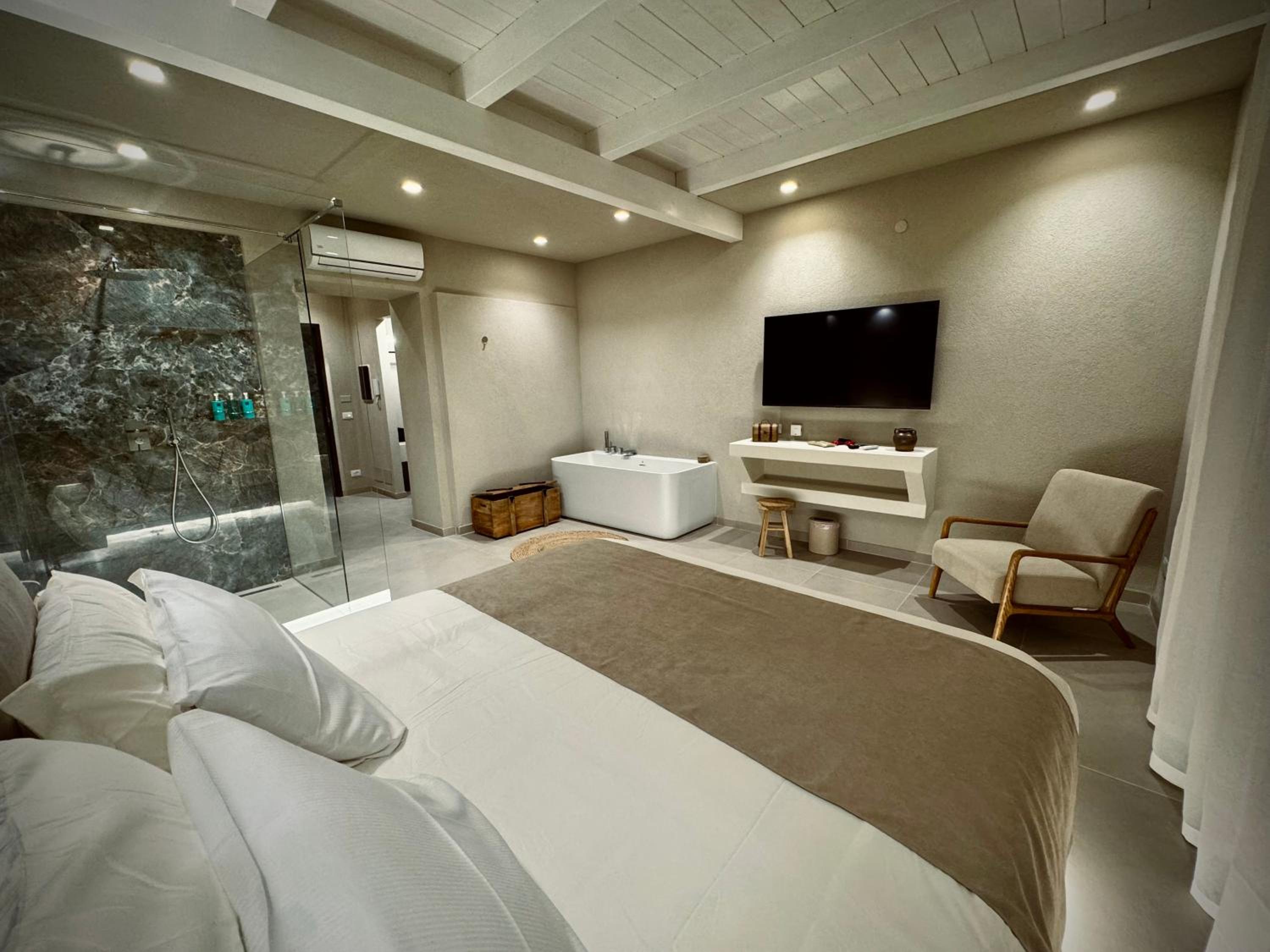 Deluxe King Suite