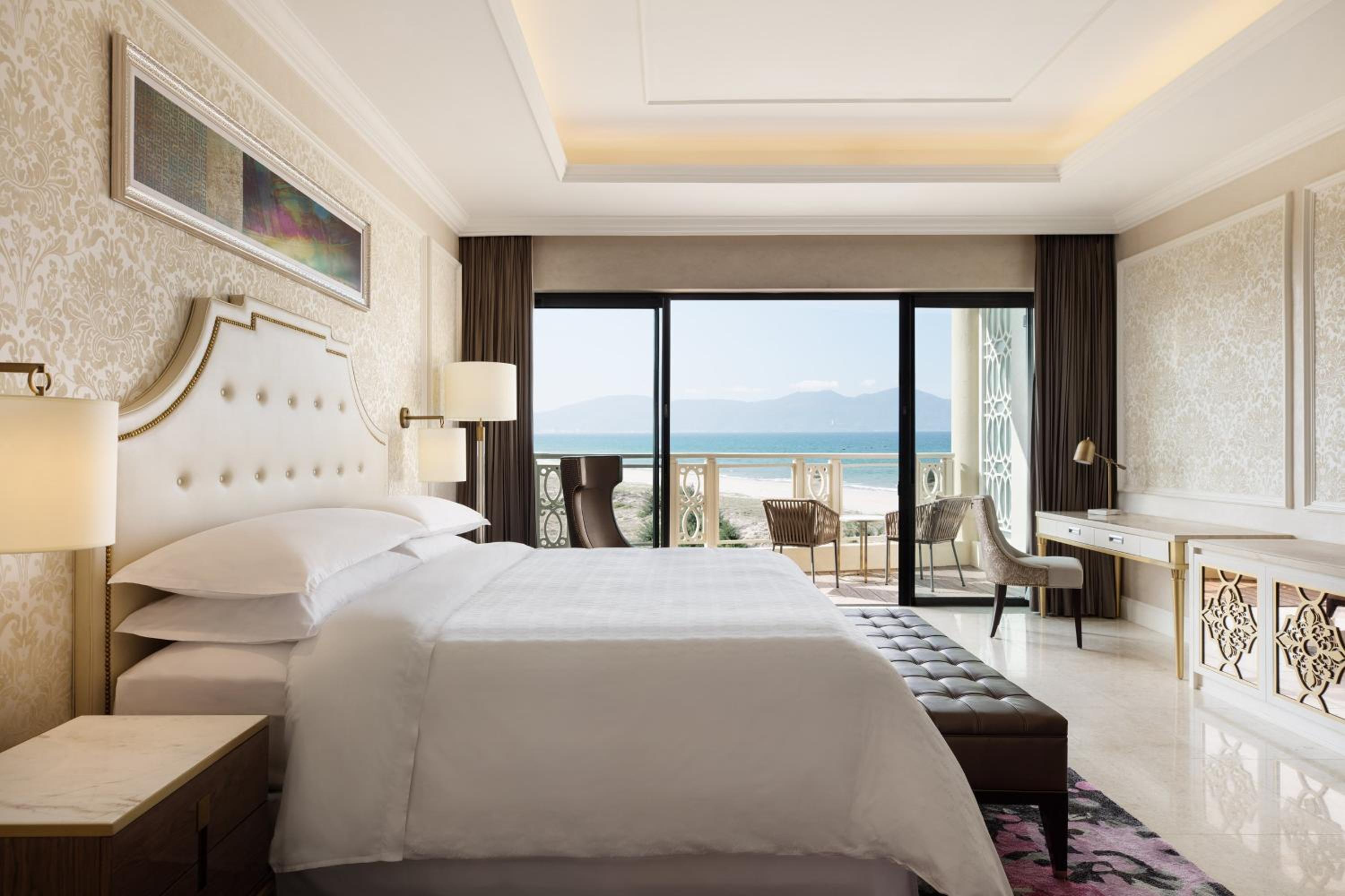 Deluxe with Balcony, Guest room, 1 King, Partial Sea View