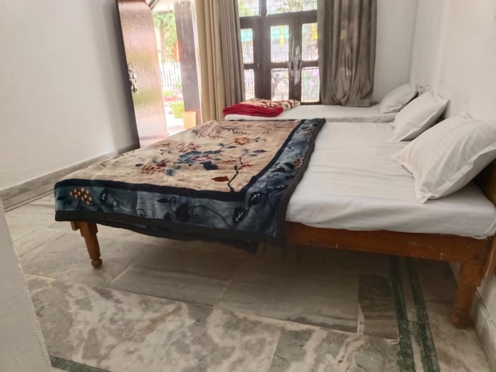 Deluxe Double Room (1 Adult + 1 Child)