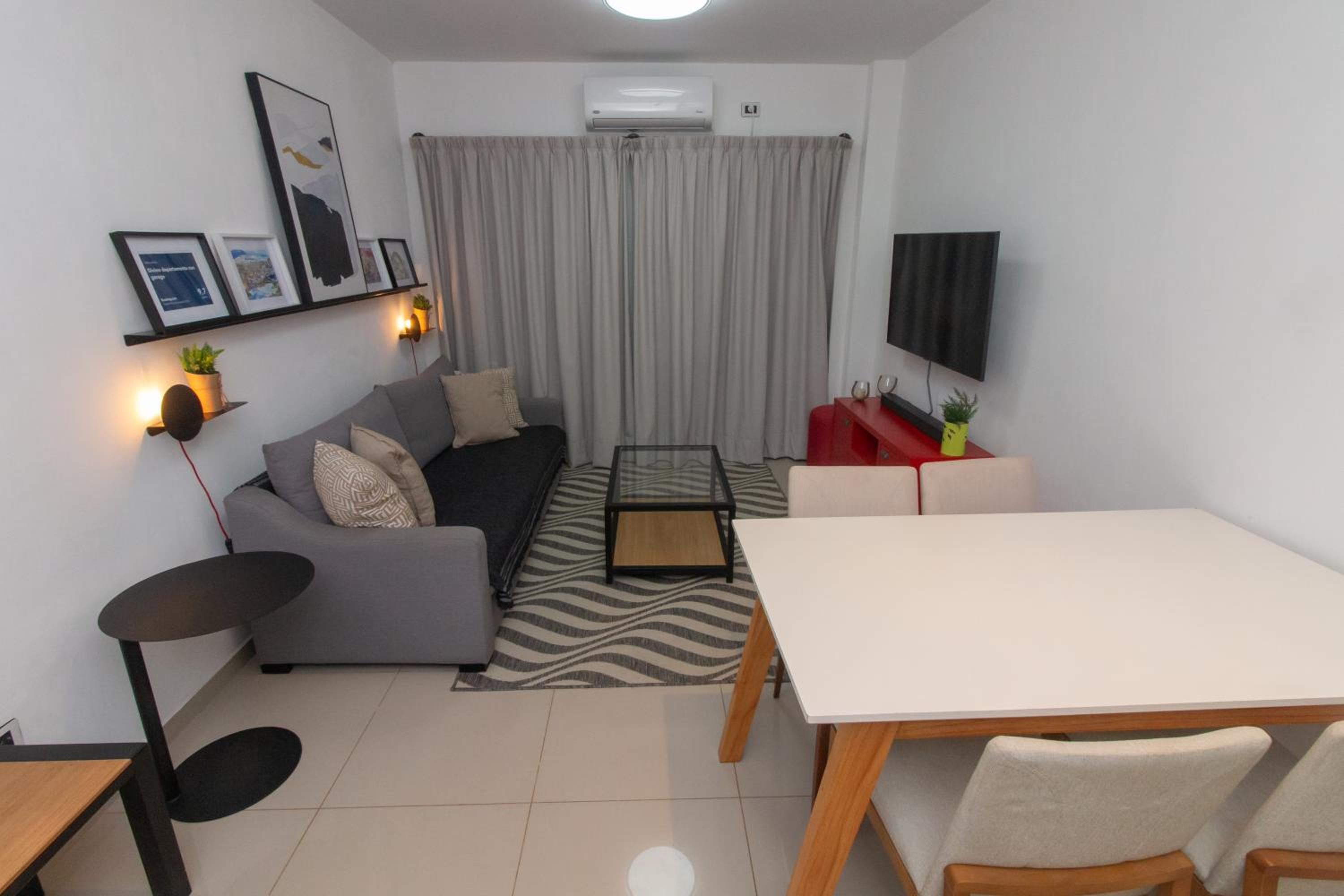 One-Bedroom Apartment photo 2