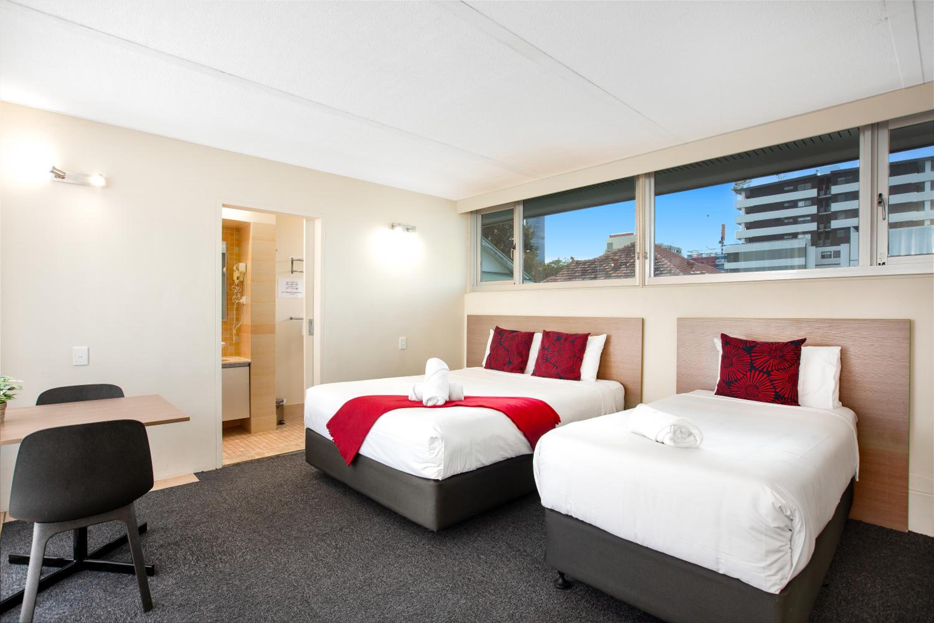 Twin Room - Photo 3