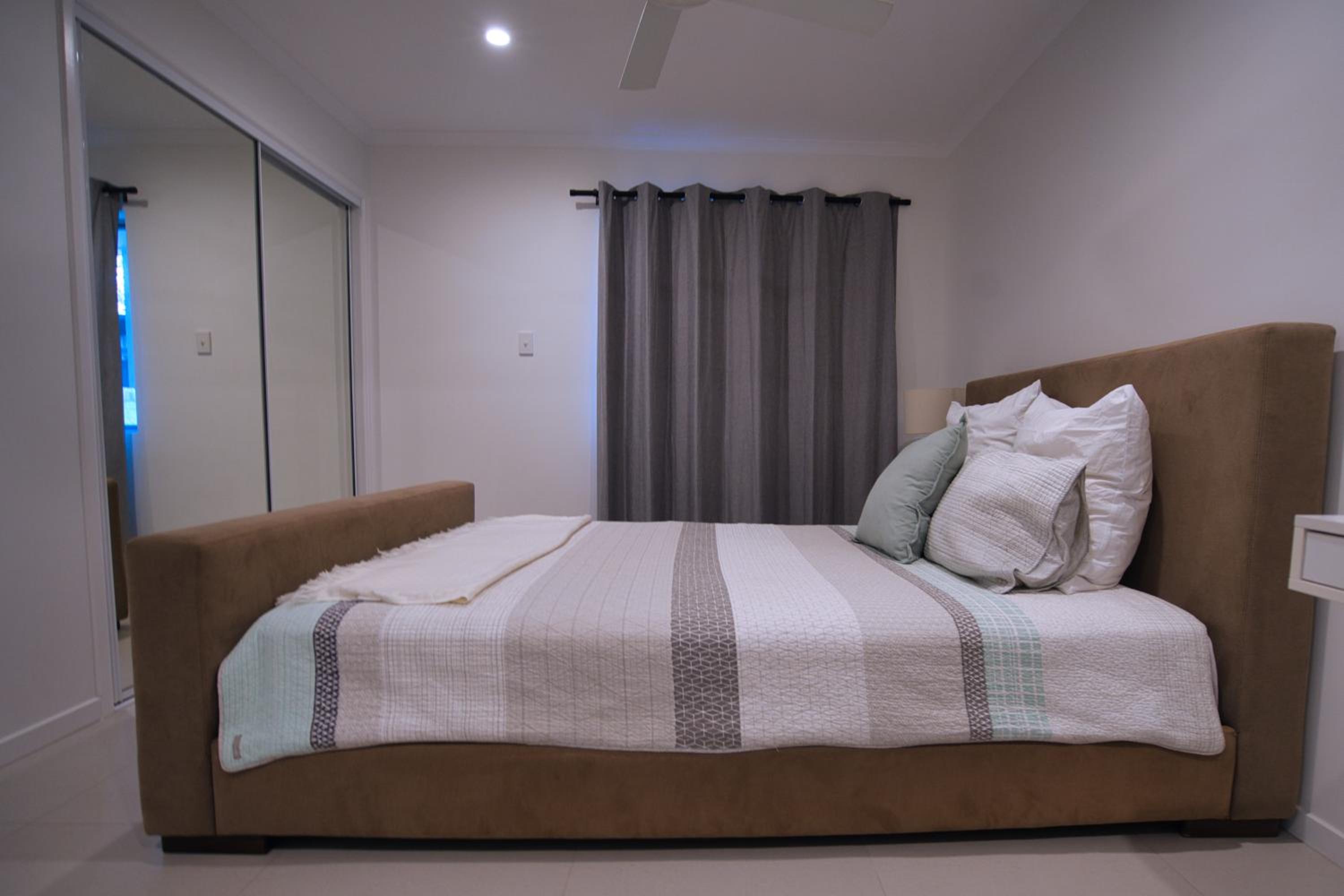 Four-Bedroom House photo 2