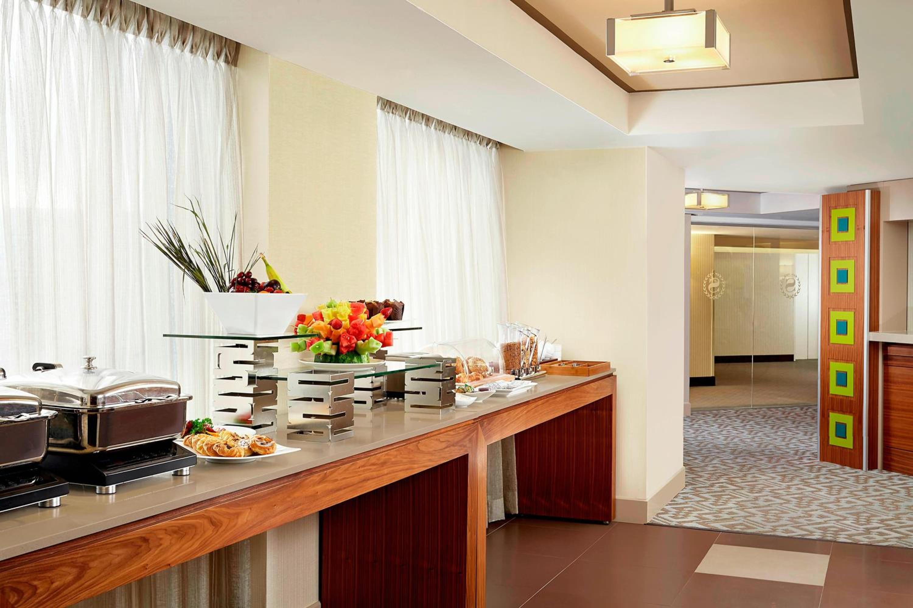 Club Level Guest room with 1 King Bed