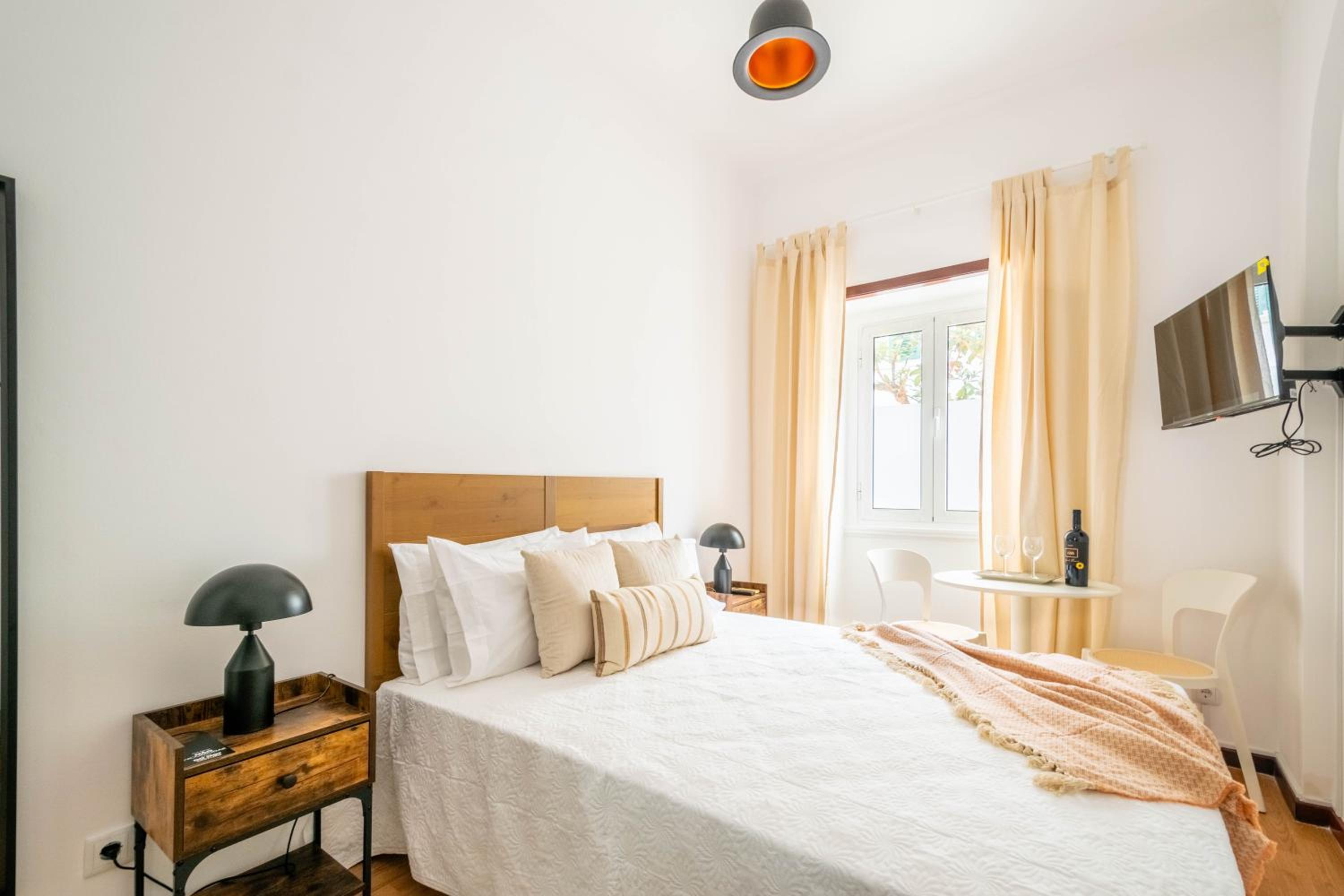 Double Room with Shared Bathroom photo 1