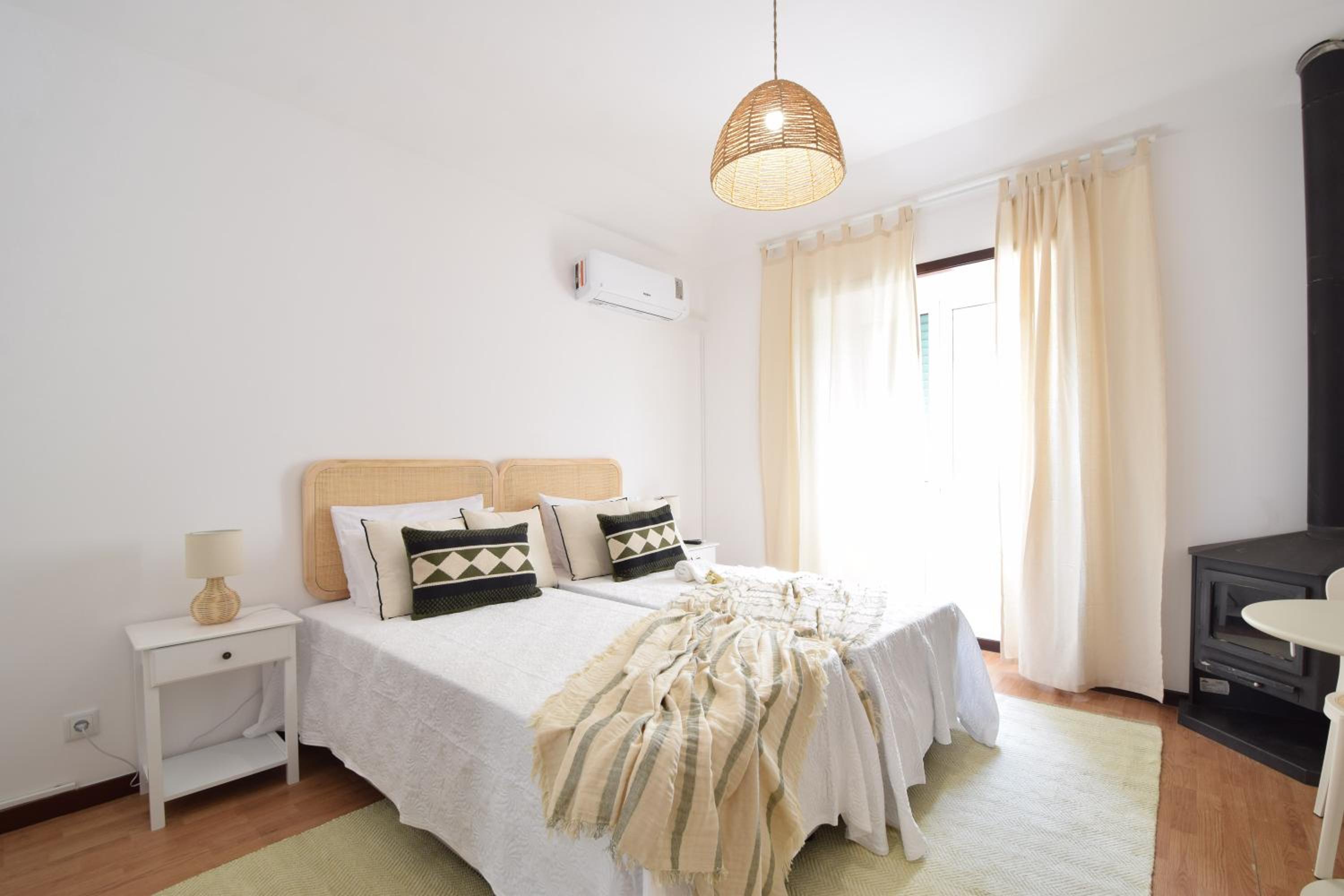 Standard Twin Room with Shared Bathroom photo 1