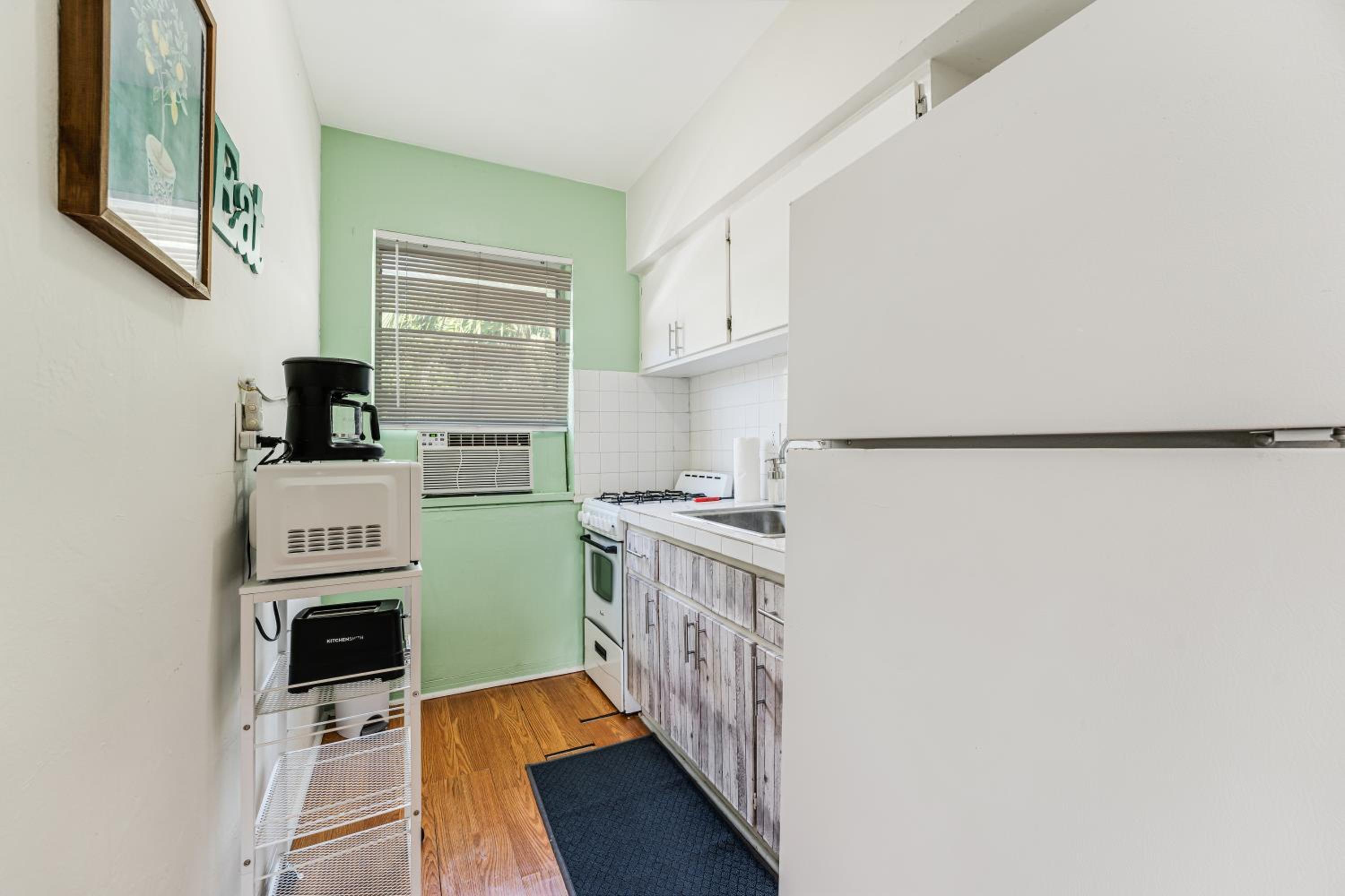 One-Bedroom Apartment photo 3