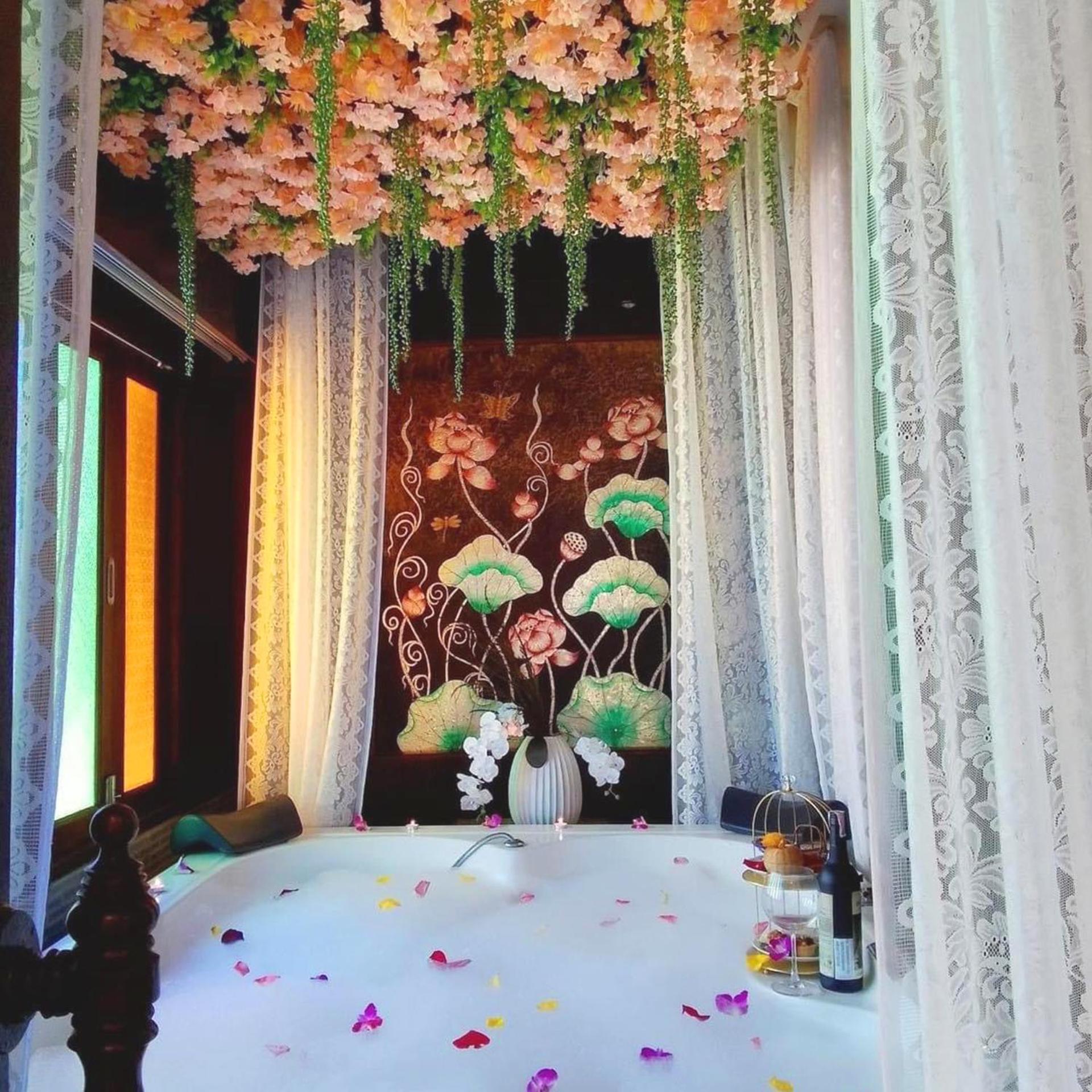 Lanna Jacuzzi Suite - Photo 1