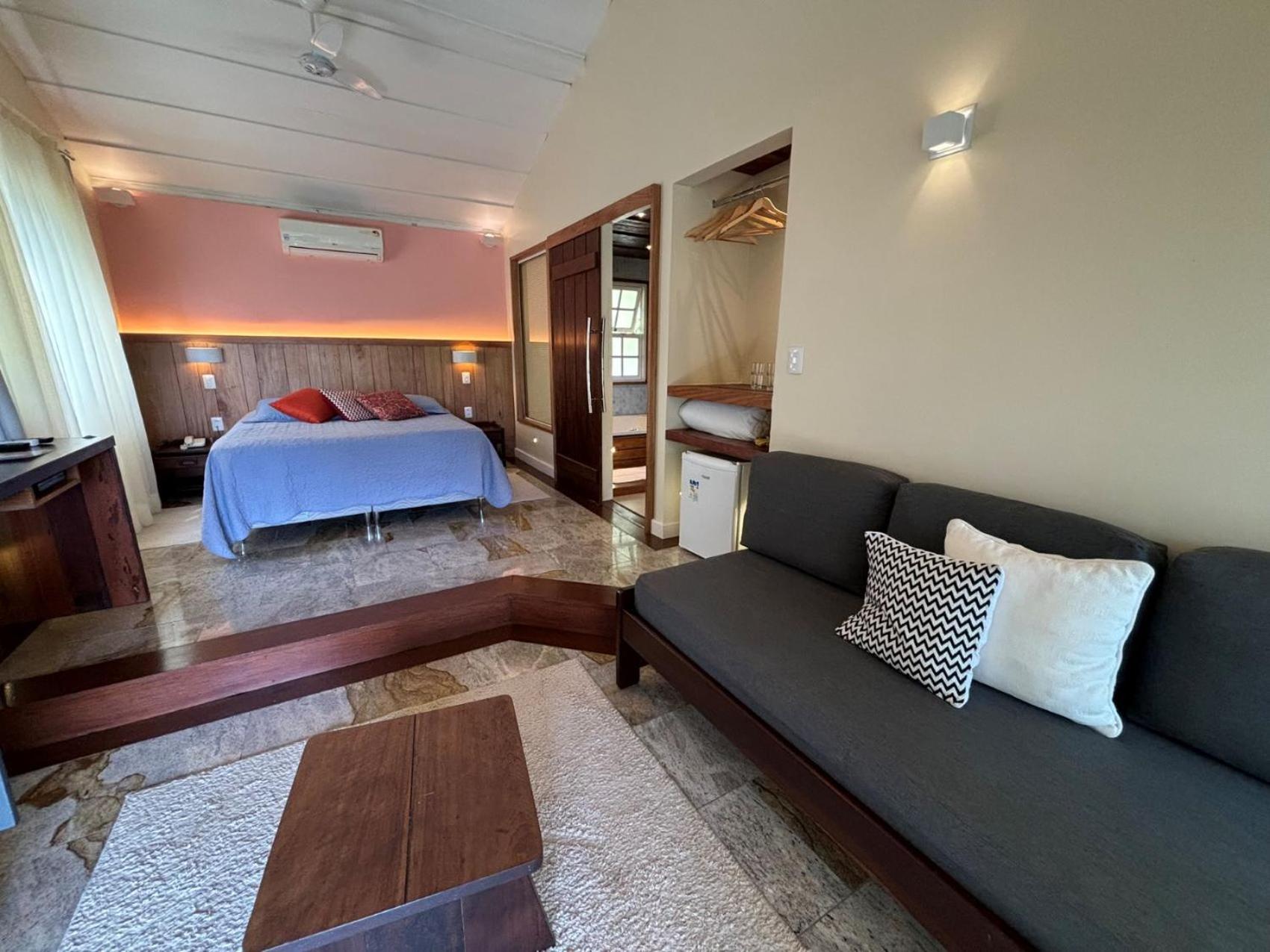 Queen Suite with Spa Bath photo 2