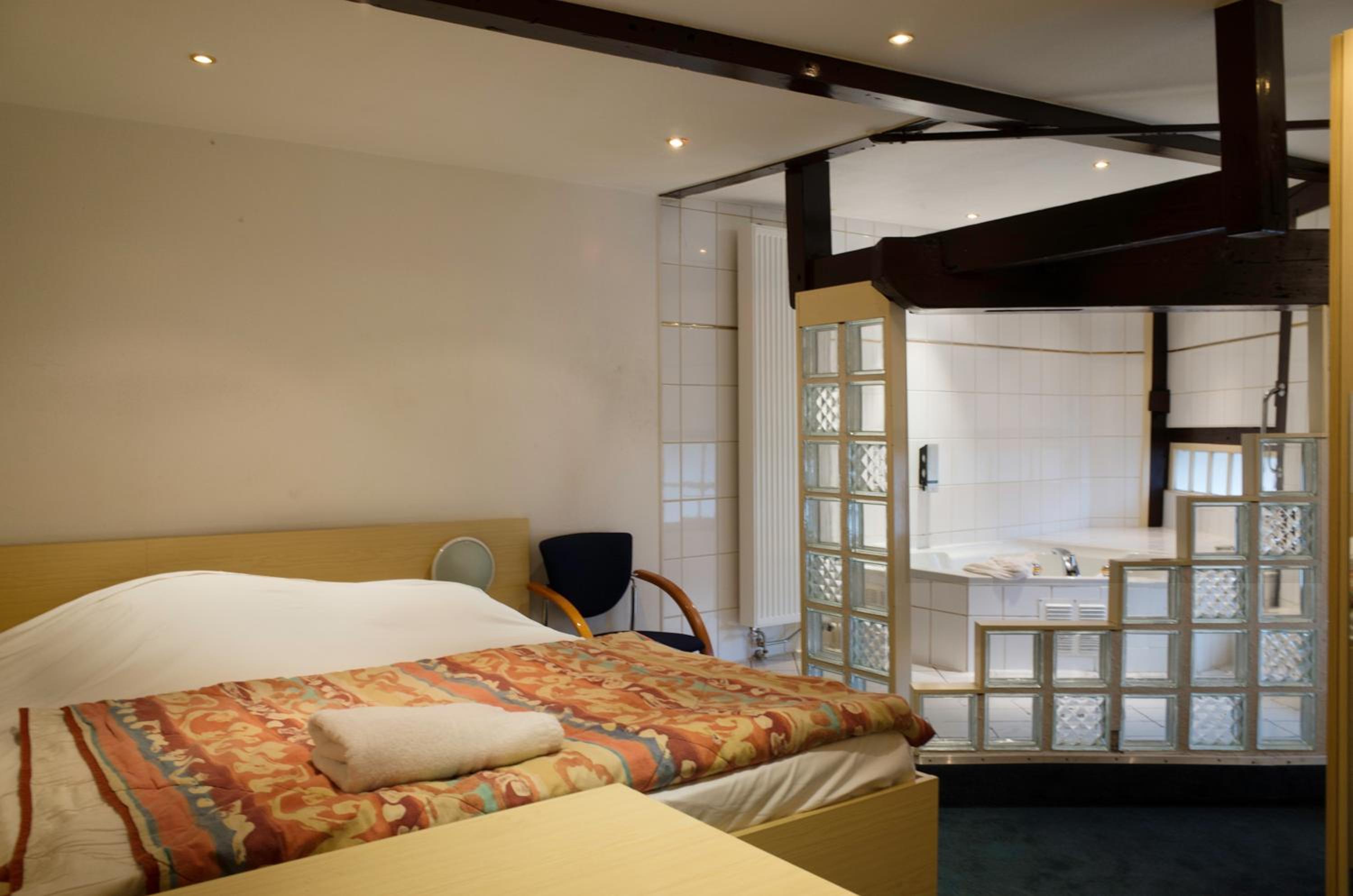 Double Room with Spa Bath photo 1