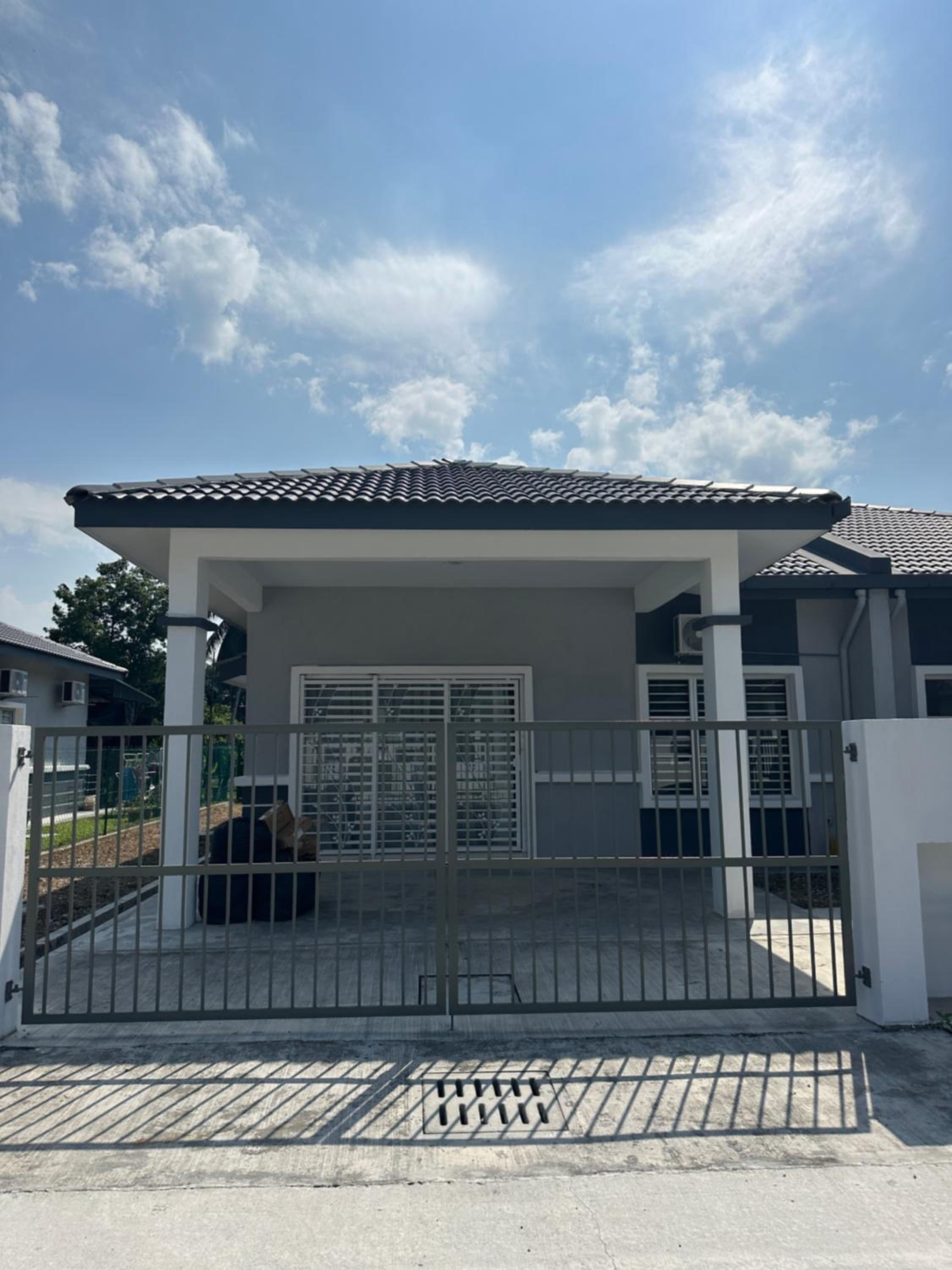Three-Bedroom House photo 2