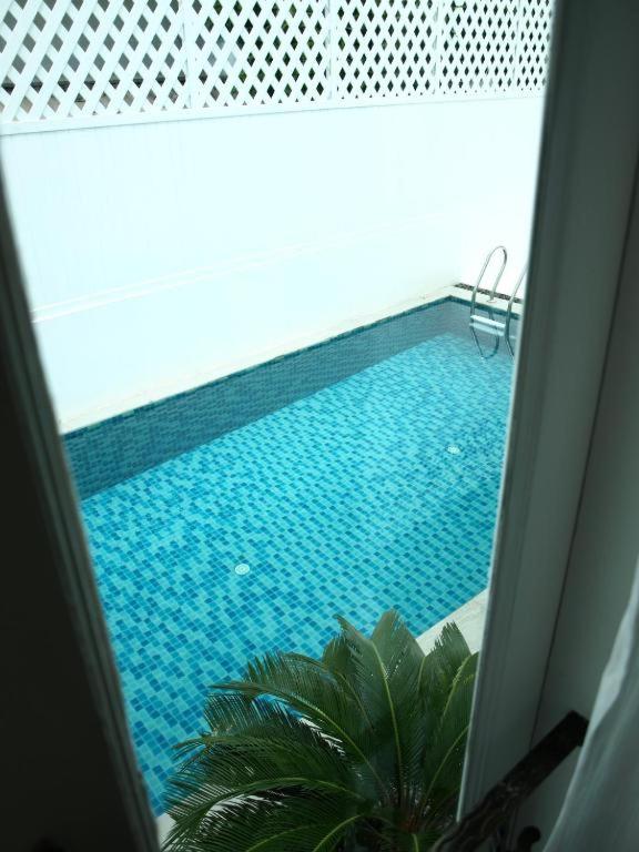 Deluxe 1 King Pool View - Photo 10
