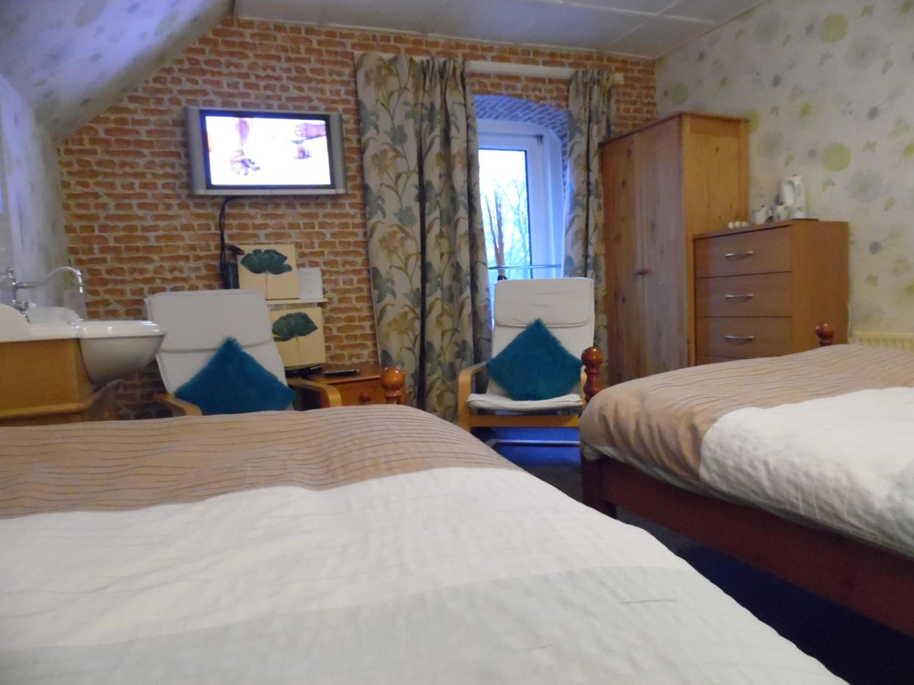 Double Room with Shared Bathroom photo 2