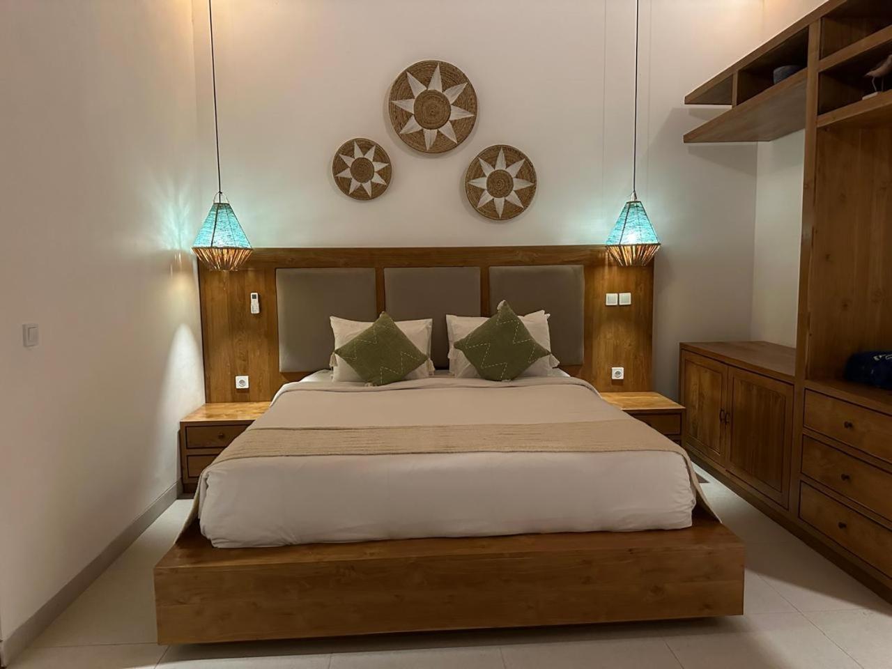 Deluxe Family Suite - Photo 20