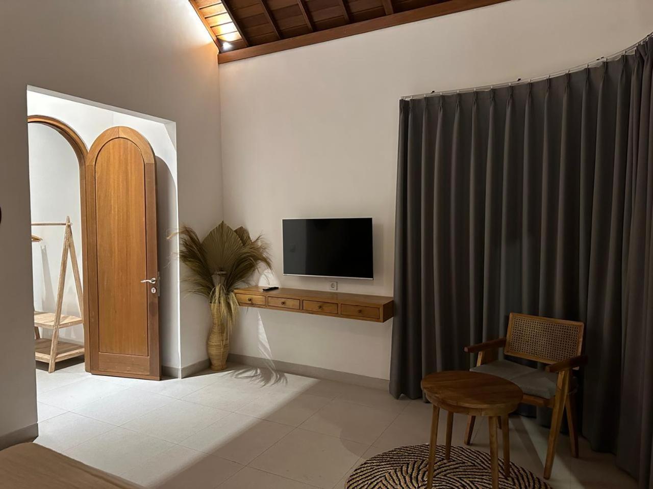 Deluxe Family Suite - Photo 18