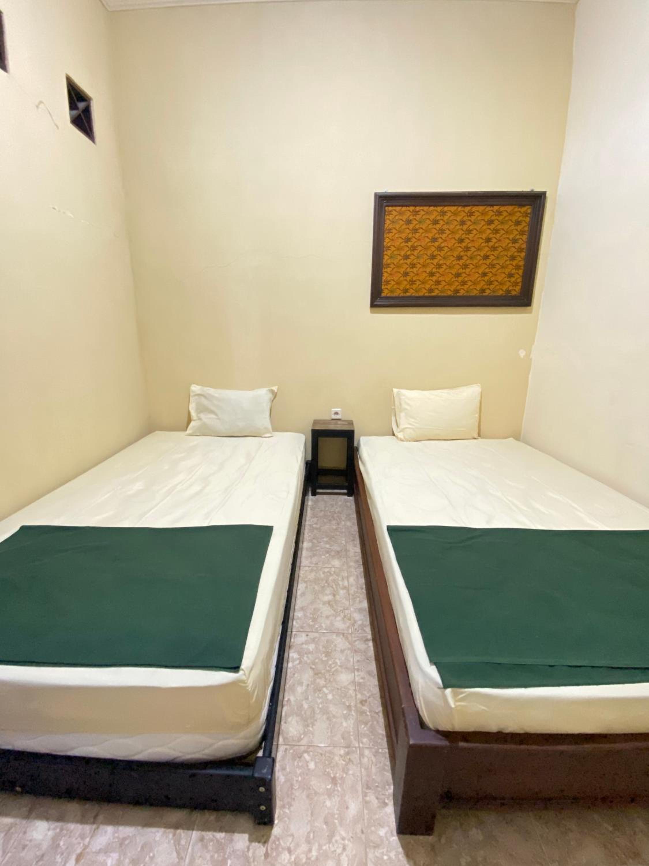 Twin Room With Private Bathroom photo 2