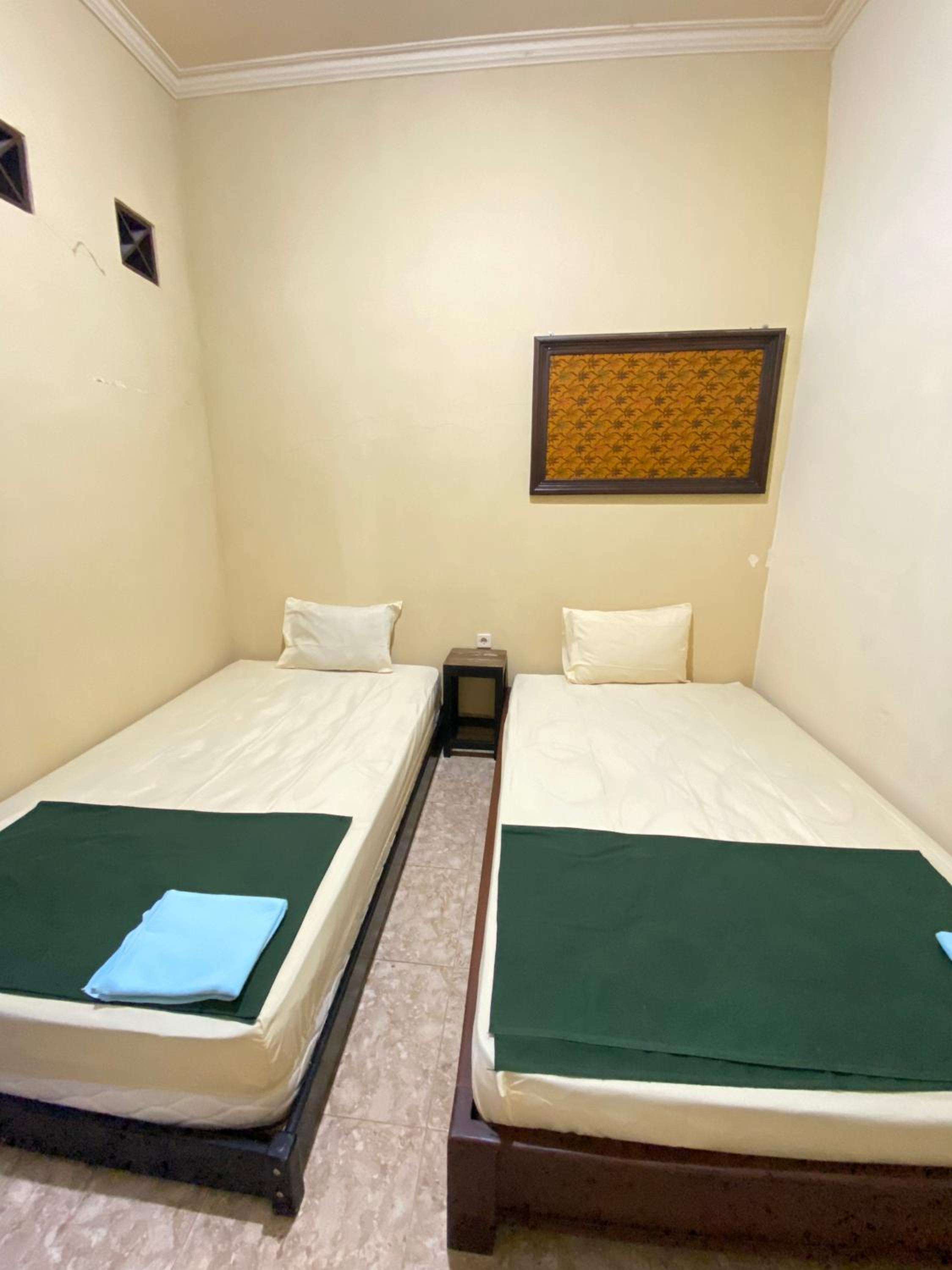 Twin Room With Private Bathroom photo 3