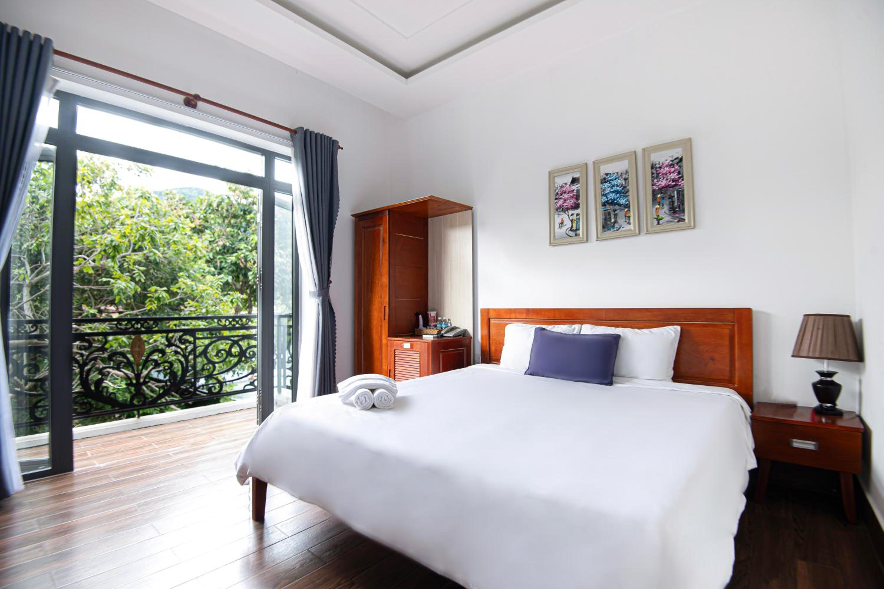 King Room with Balcony photo 3