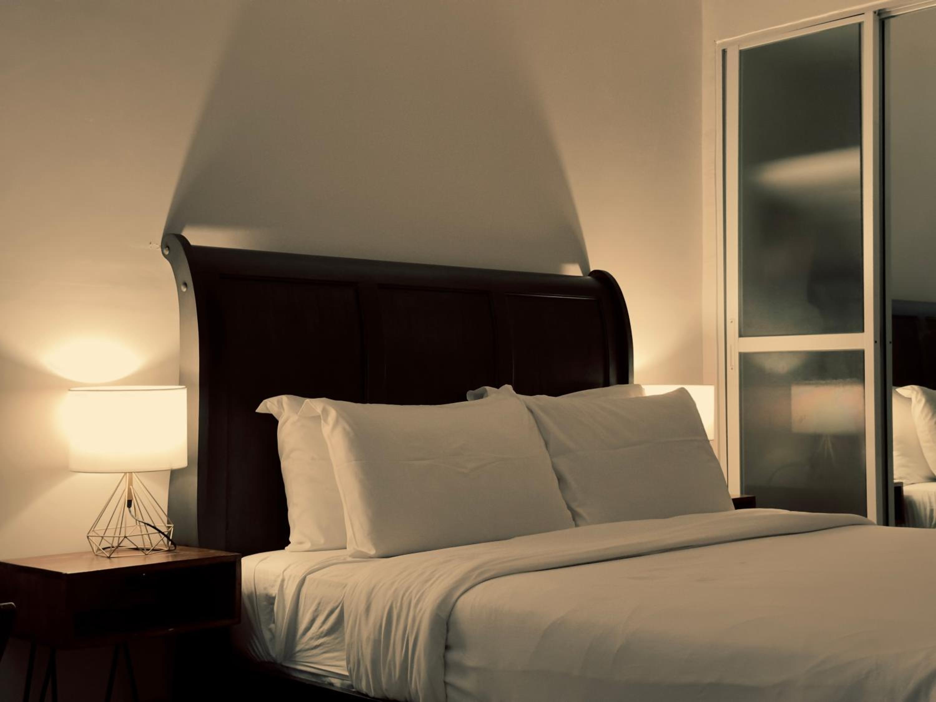 Deluxe Queen Suite - Photo 6