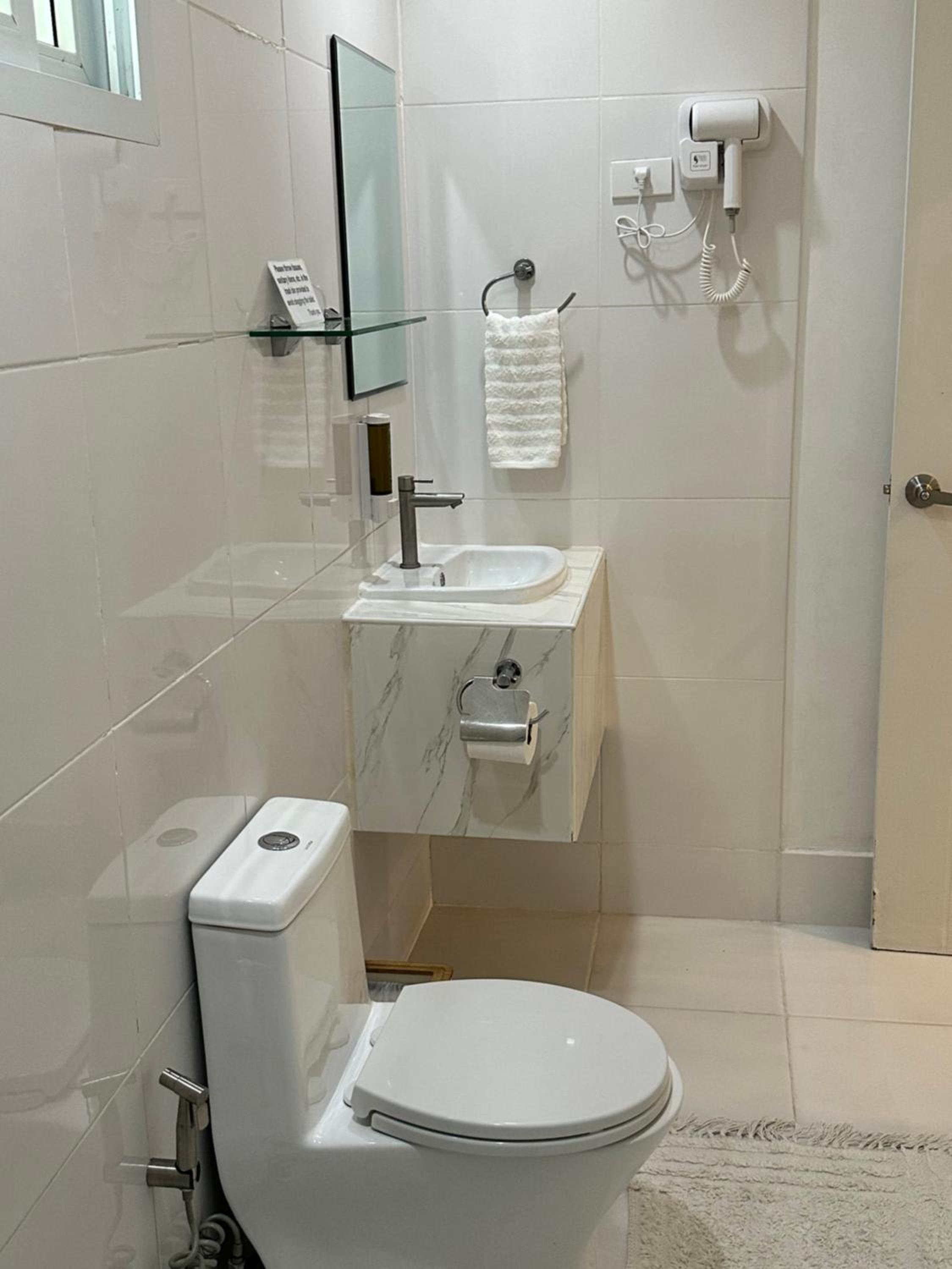 Deluxe Queen Suite - Photo 2