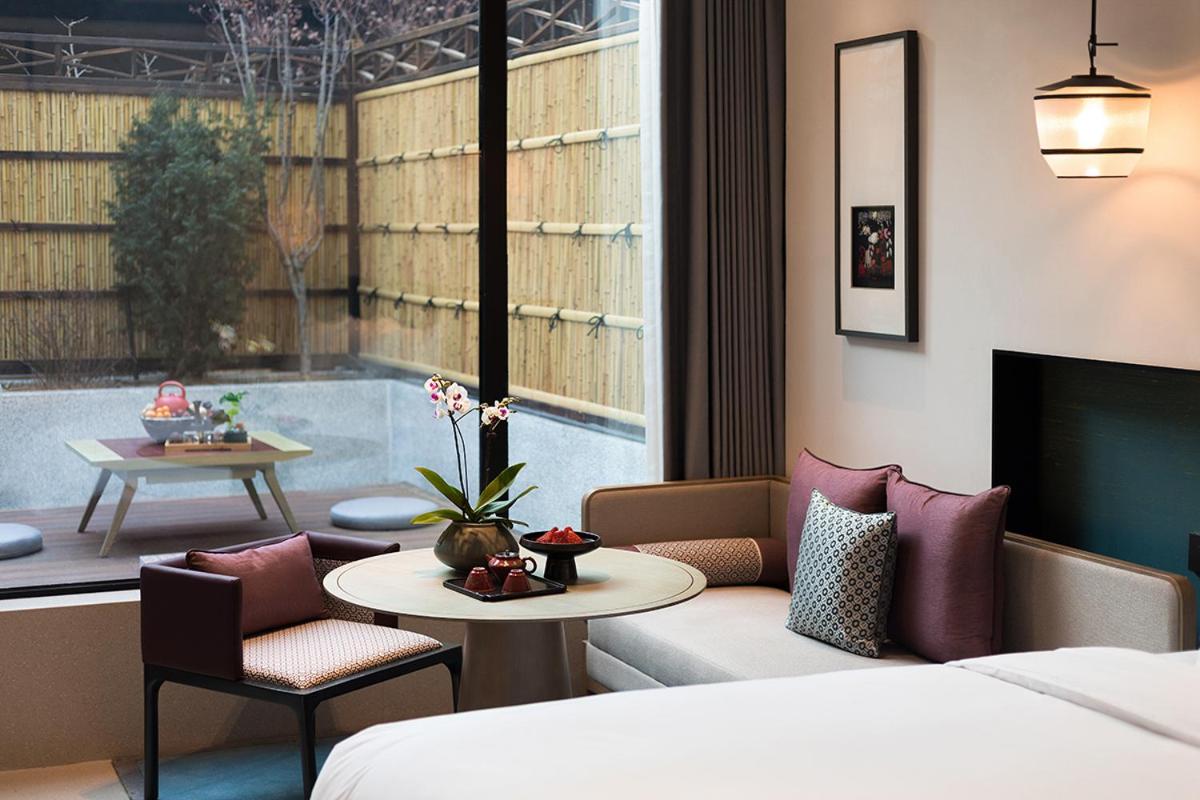 Courtyard King Room