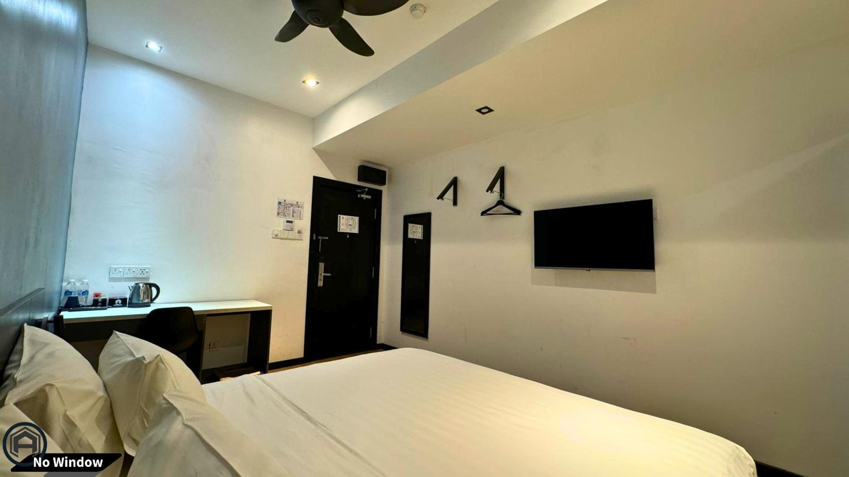 Deluxe King Room - Photo 4