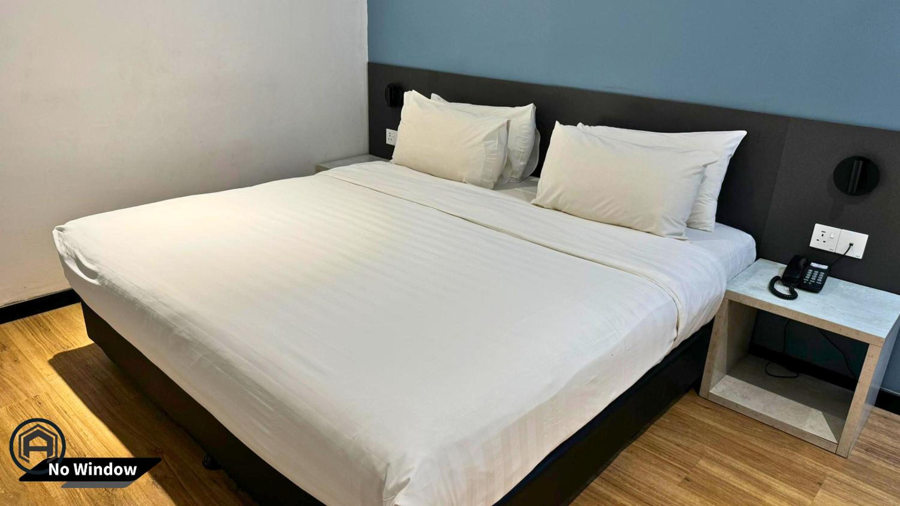 Deluxe King Room - Photo 6